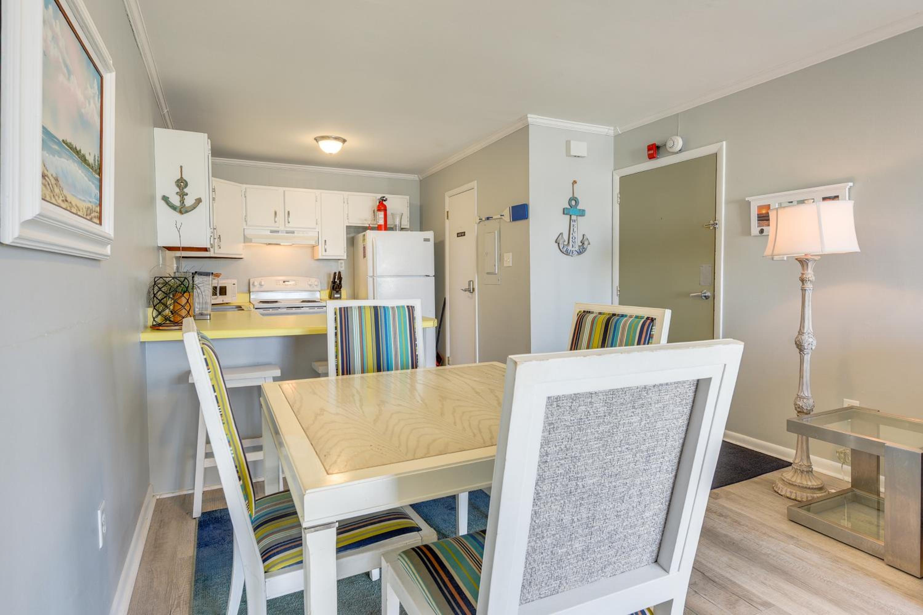 Steps to Sand and Pool! 3rd-Floor Myrtle Beach Condo