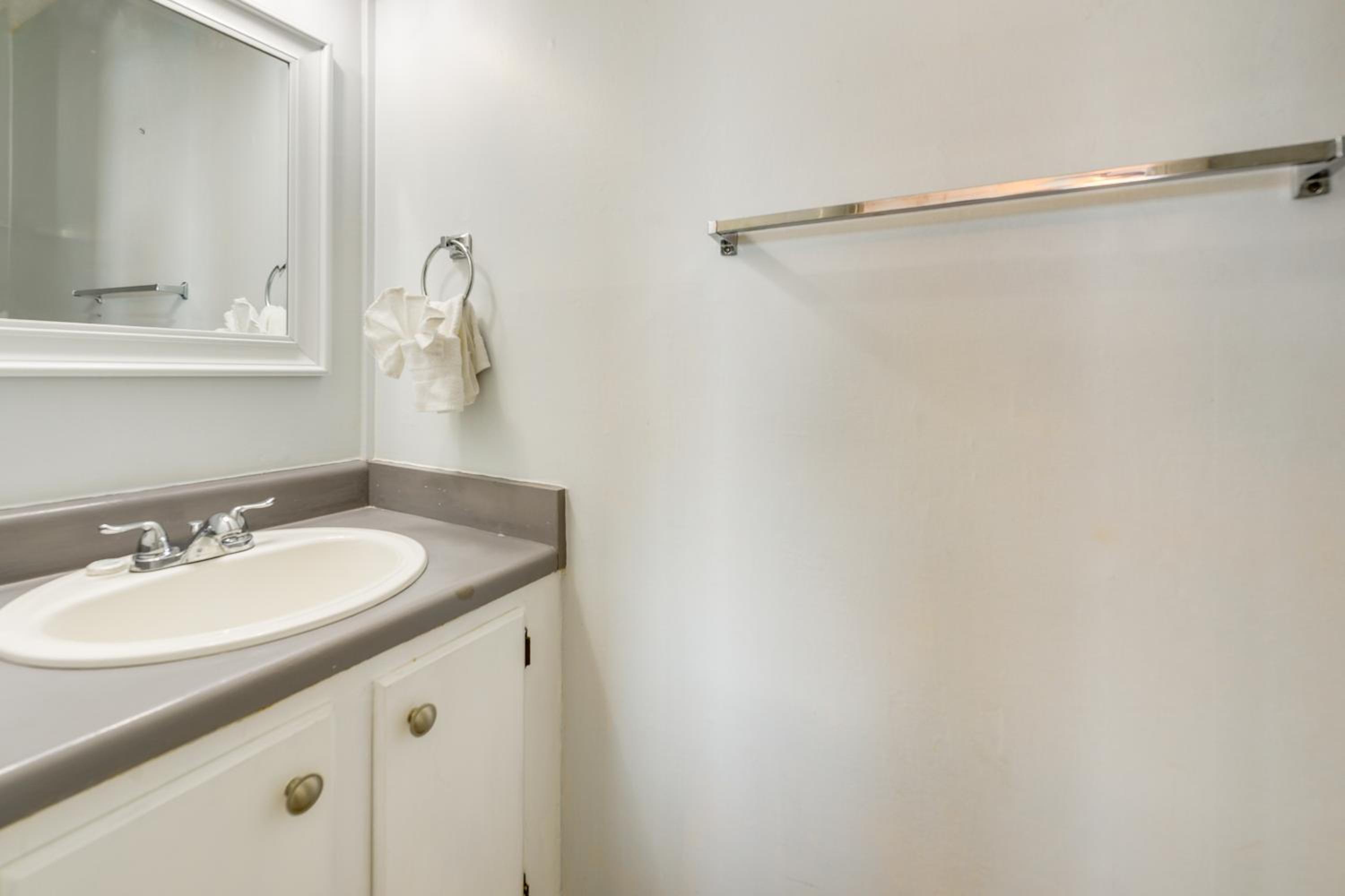 Steps to Sand and Pool! 3rd-Floor Myrtle Beach Condo