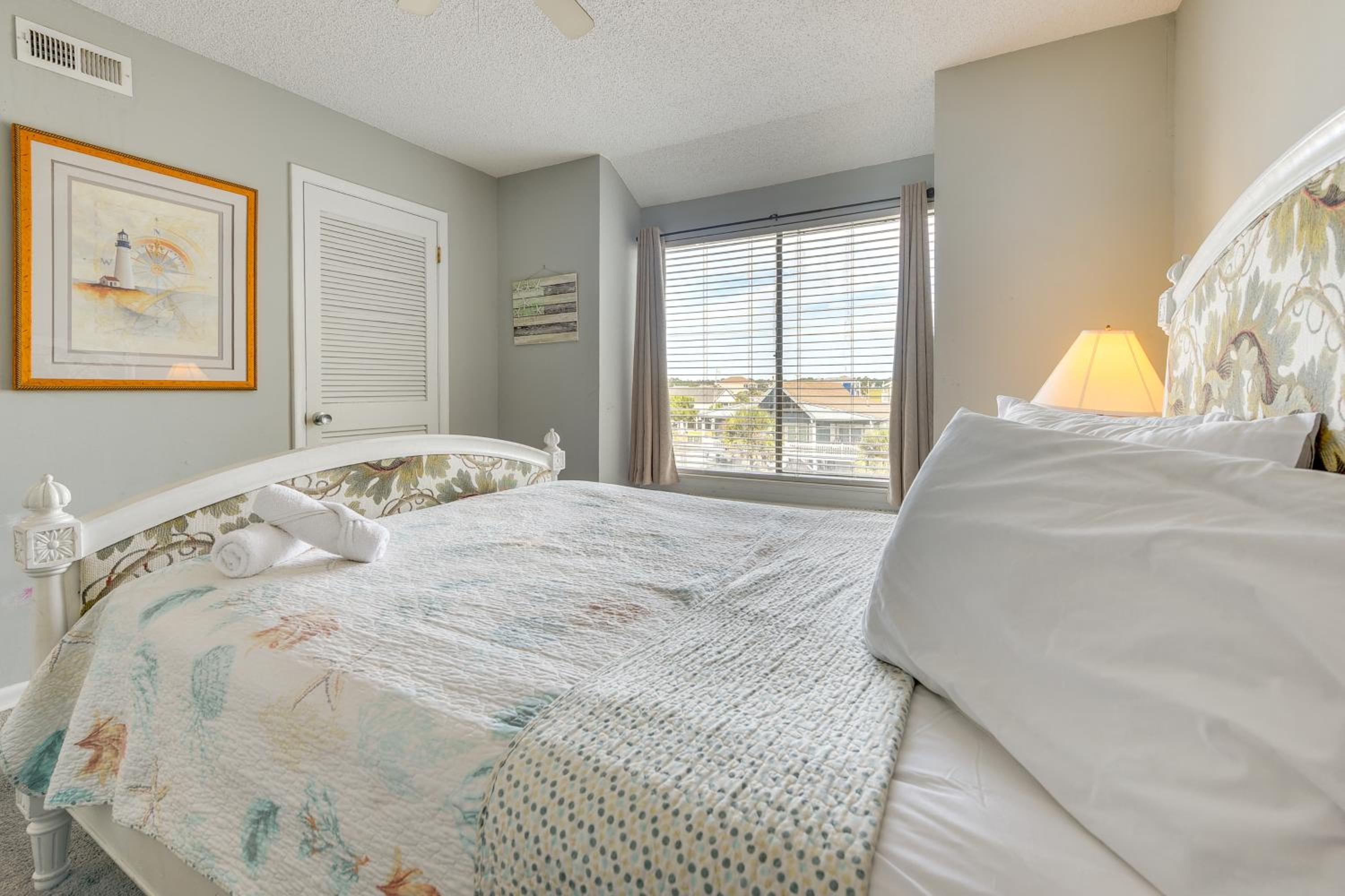 Steps to Sand and Pool! 3rd-Floor Myrtle Beach Condo
