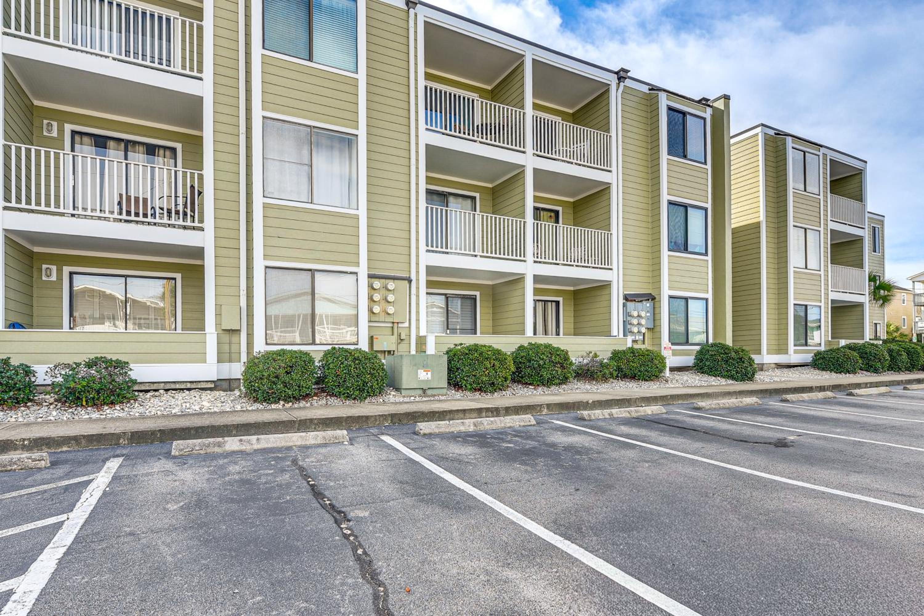 Steps to Sand and Pool! 3rd-Floor Myrtle Beach Condo