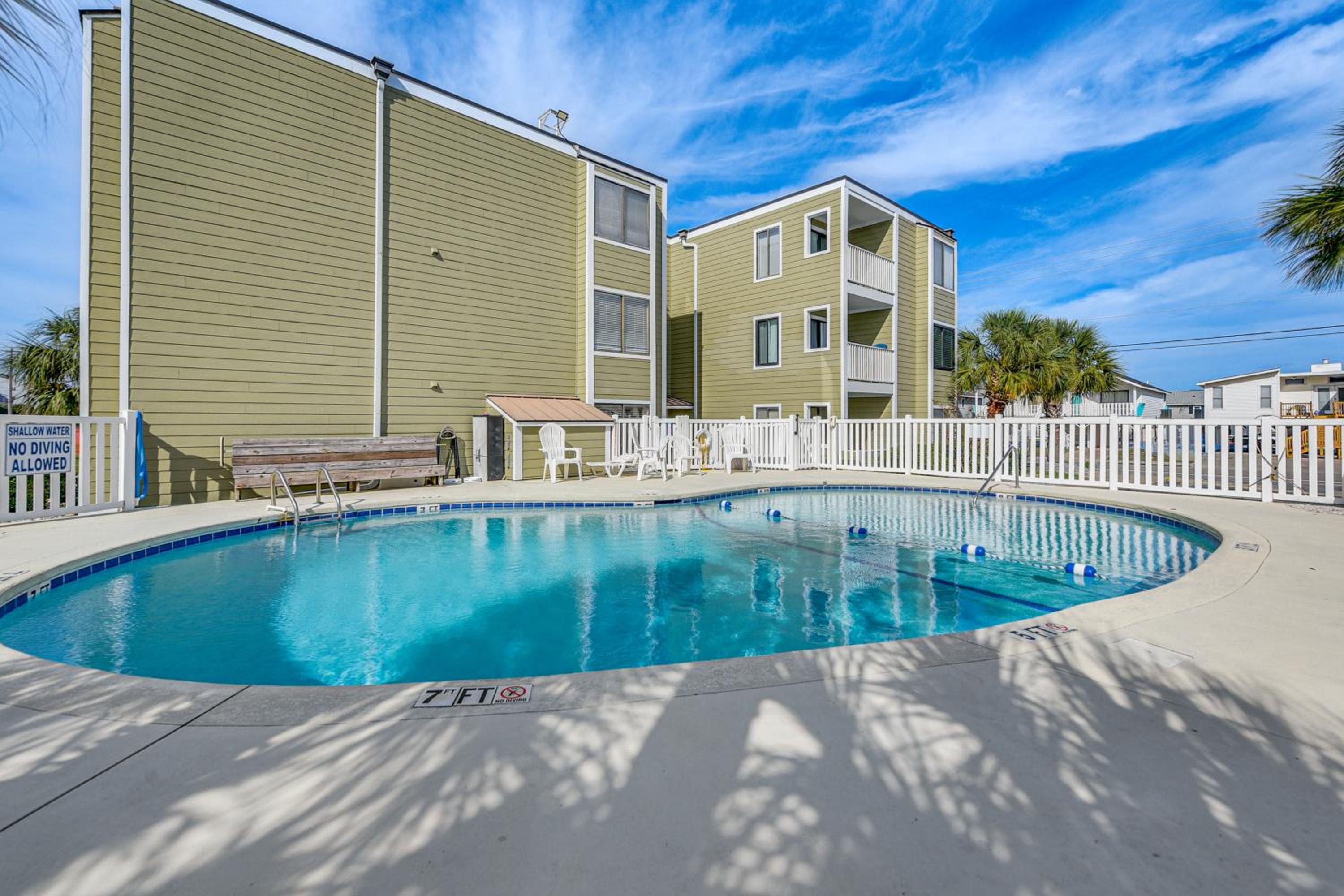 Steps to Sand and Pool! 3rd-Floor Myrtle Beach Condo