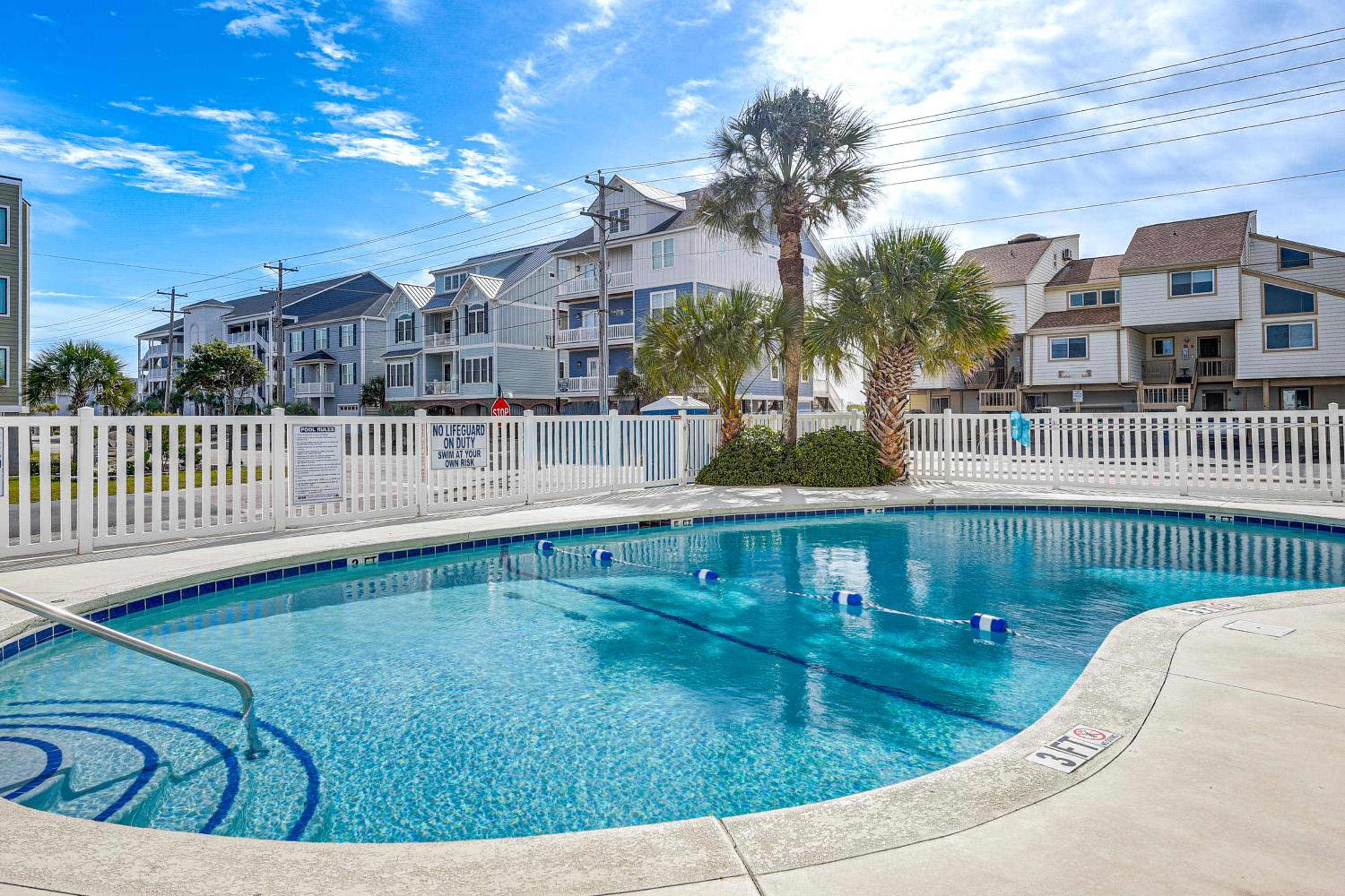 Steps to Sand and Pool! 3rd-Floor Myrtle Beach Condo