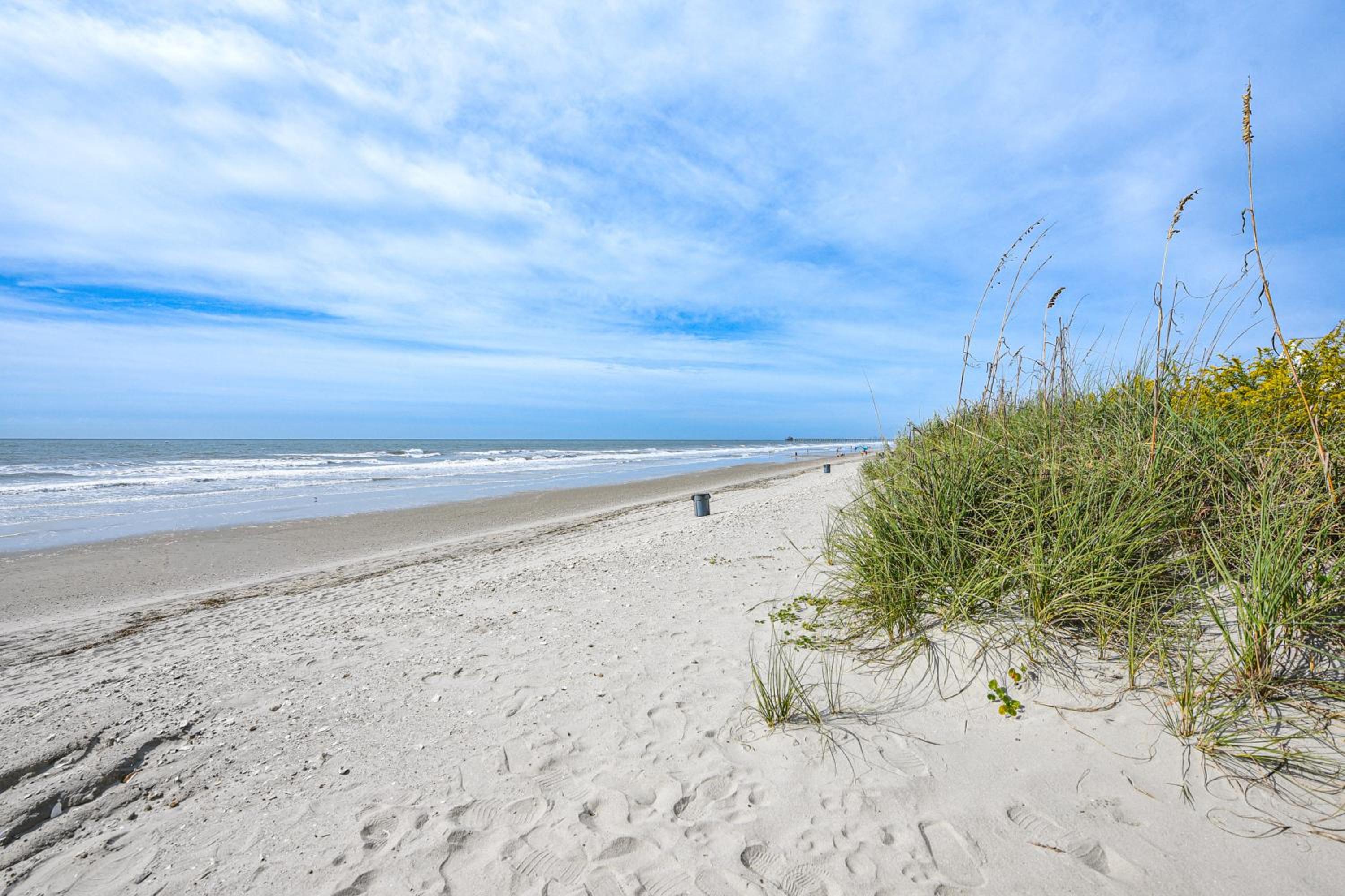 Steps to Sand and Pool! 3rd-Floor Myrtle Beach Condo