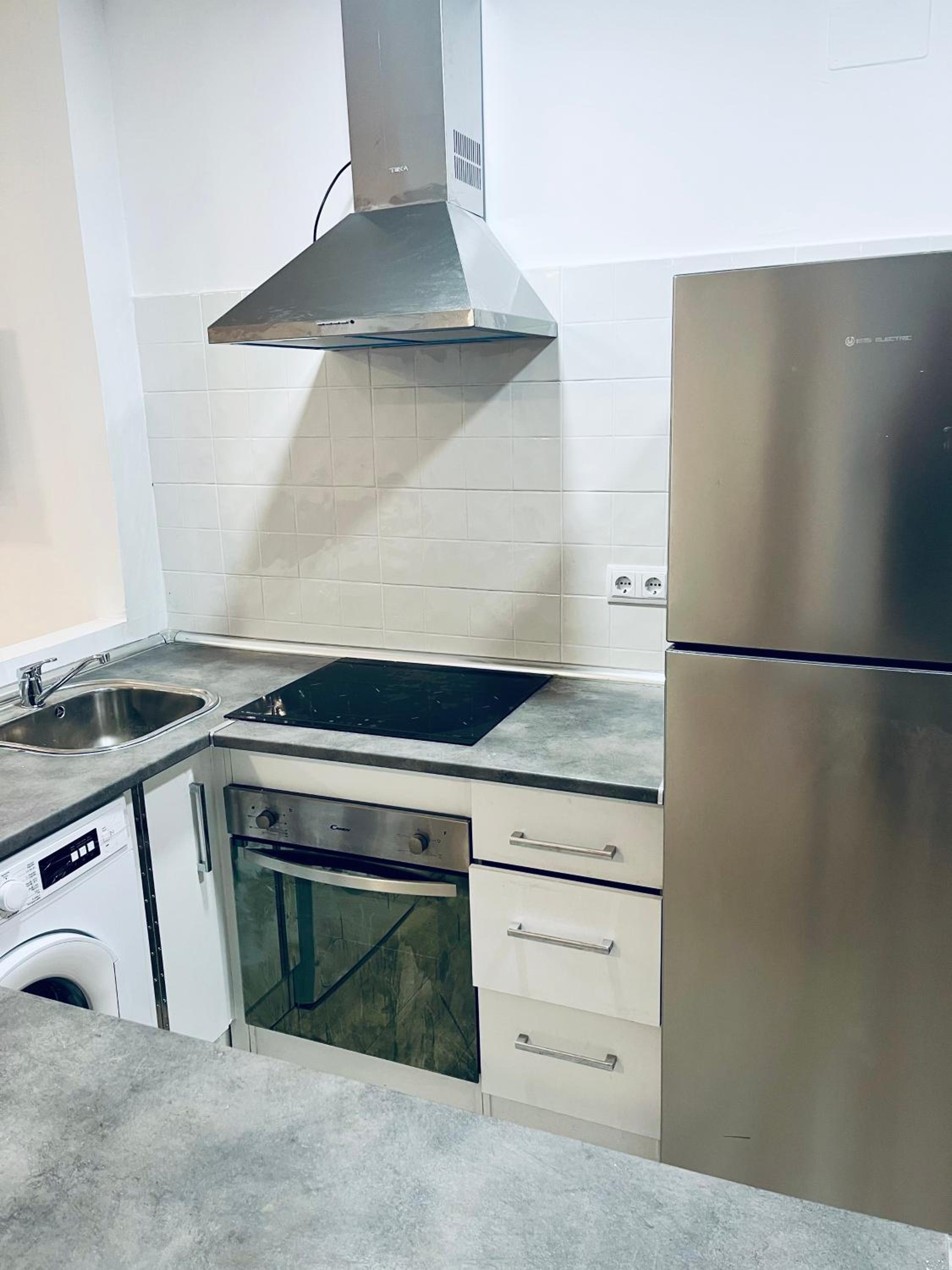 LUMINOSOS APARTAMENTOS POZUELO a 8 MINUTOS DE PALACIO REAL