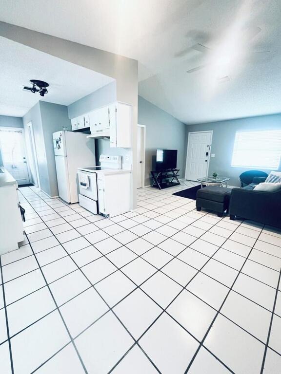 Entire home near the beach for your perfect vacay! Book it now