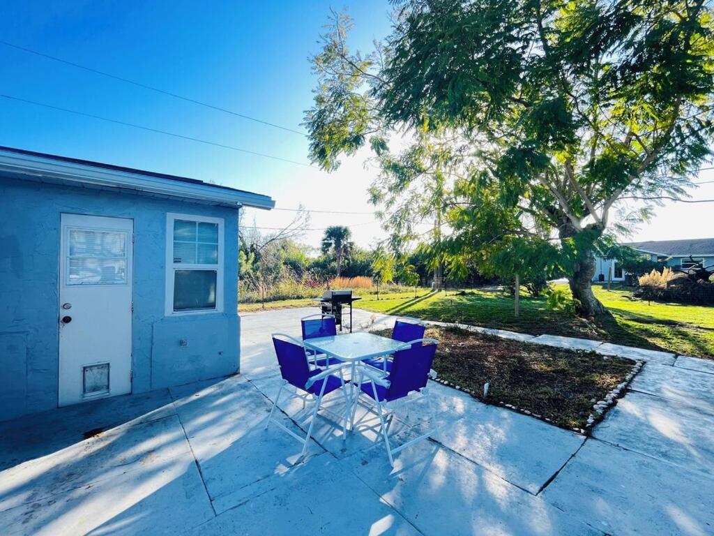Entire home near the beach for your perfect vacay! Book it now