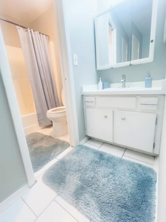 Entire home near the beach for your perfect vacay! Book it now
