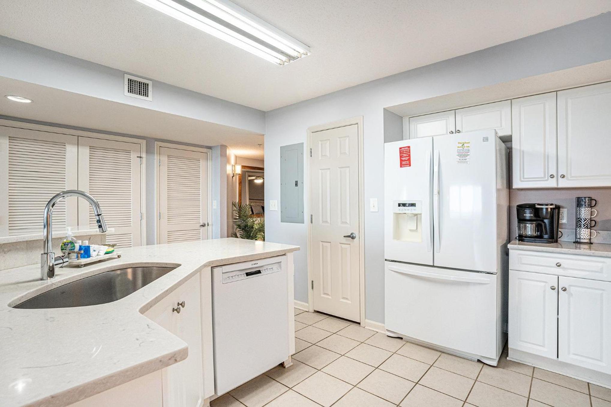 Yacht Club Villas #2-902