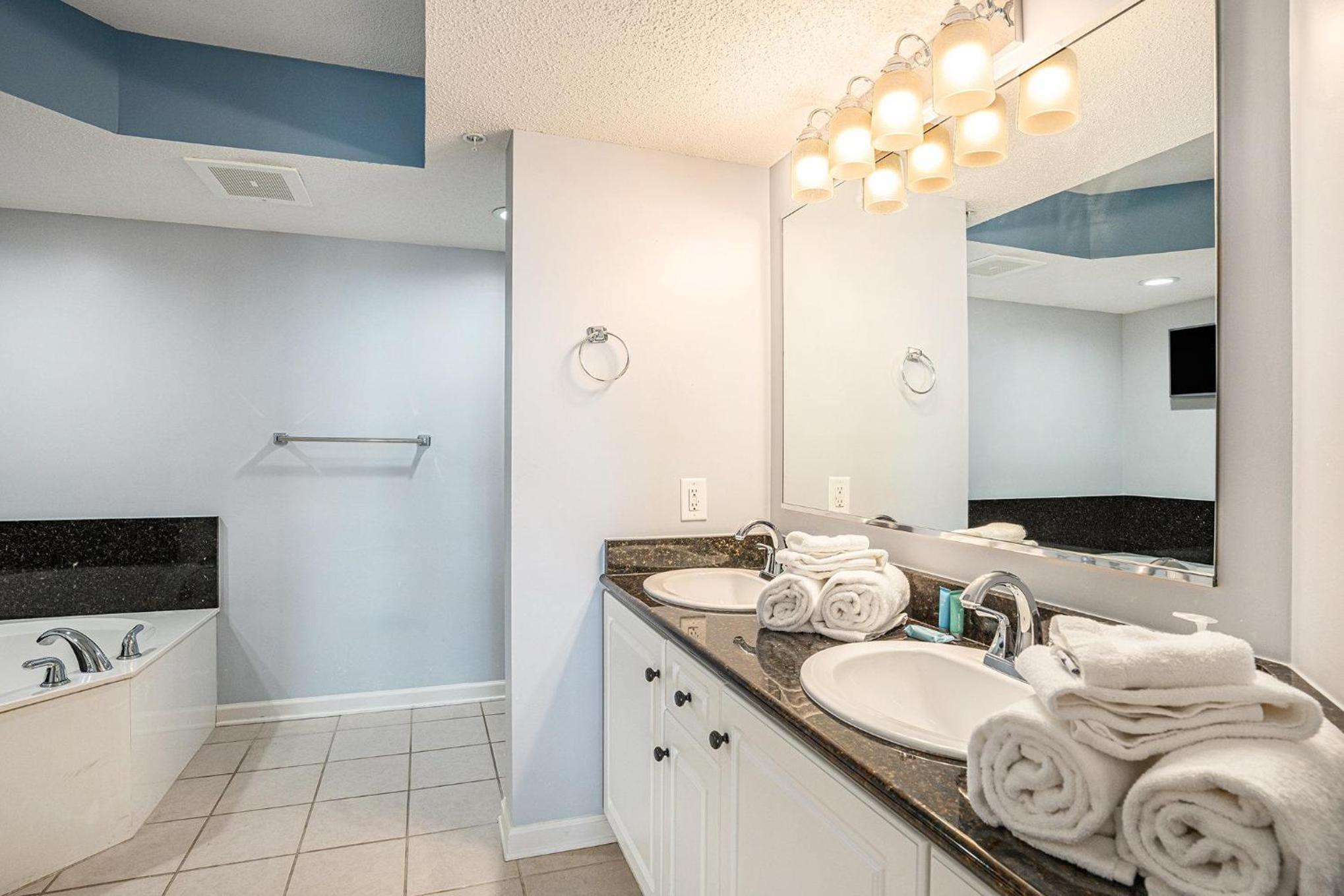 Yacht Club Villas #2-902