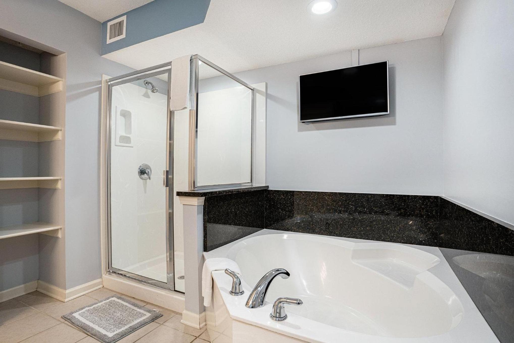 Yacht Club Villas #2-902