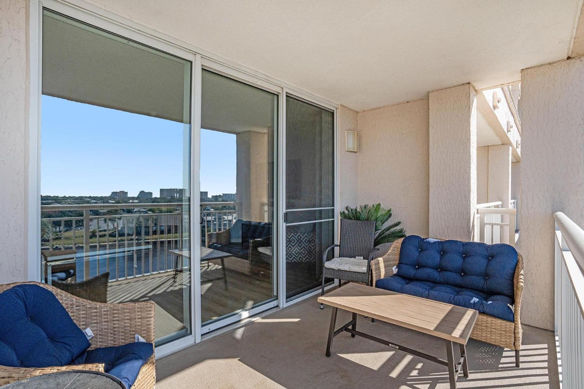 Yacht Club Villas #2-902