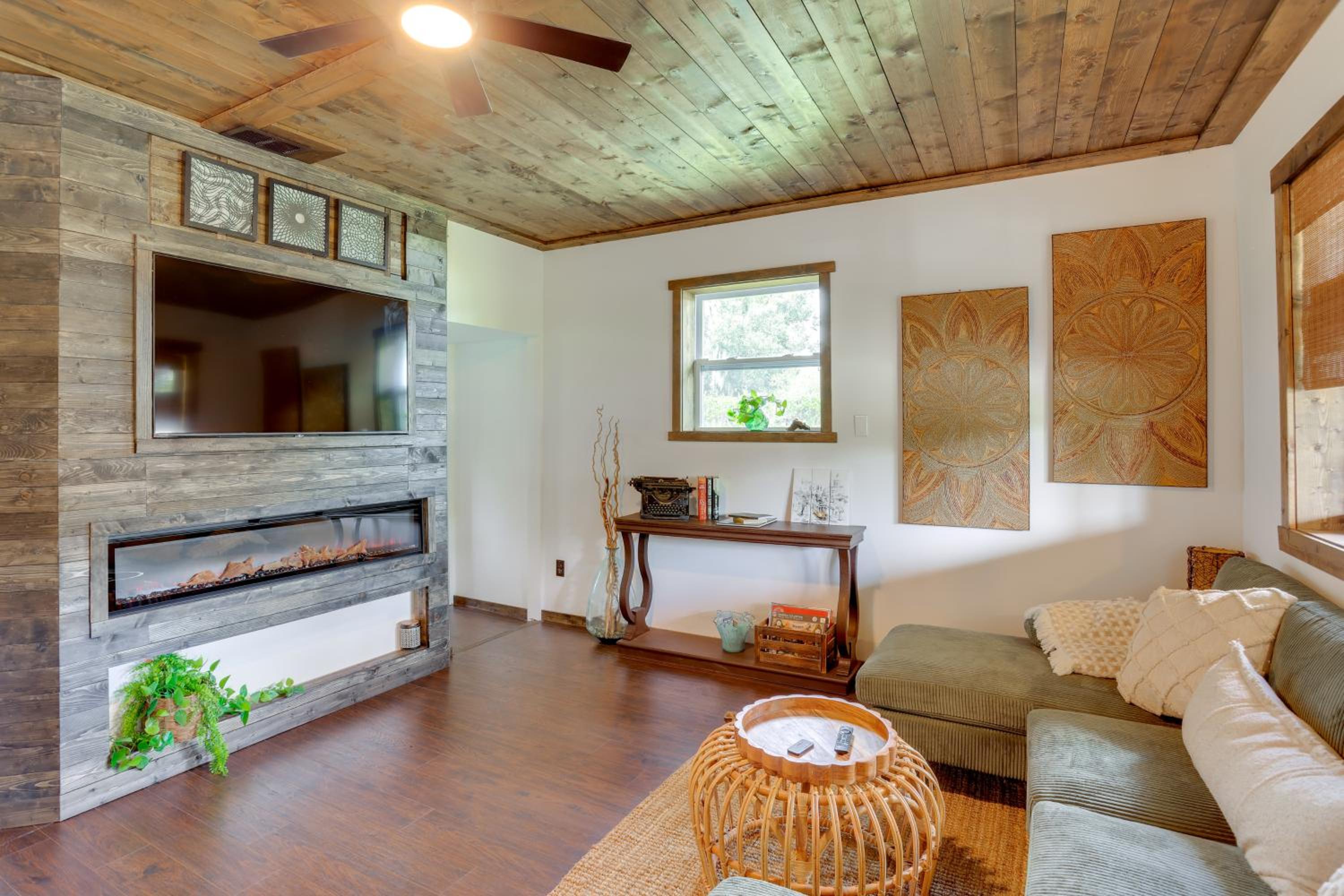 Less Than 1 Mi to Downtown Arcadia Tranquil Wooded Escape