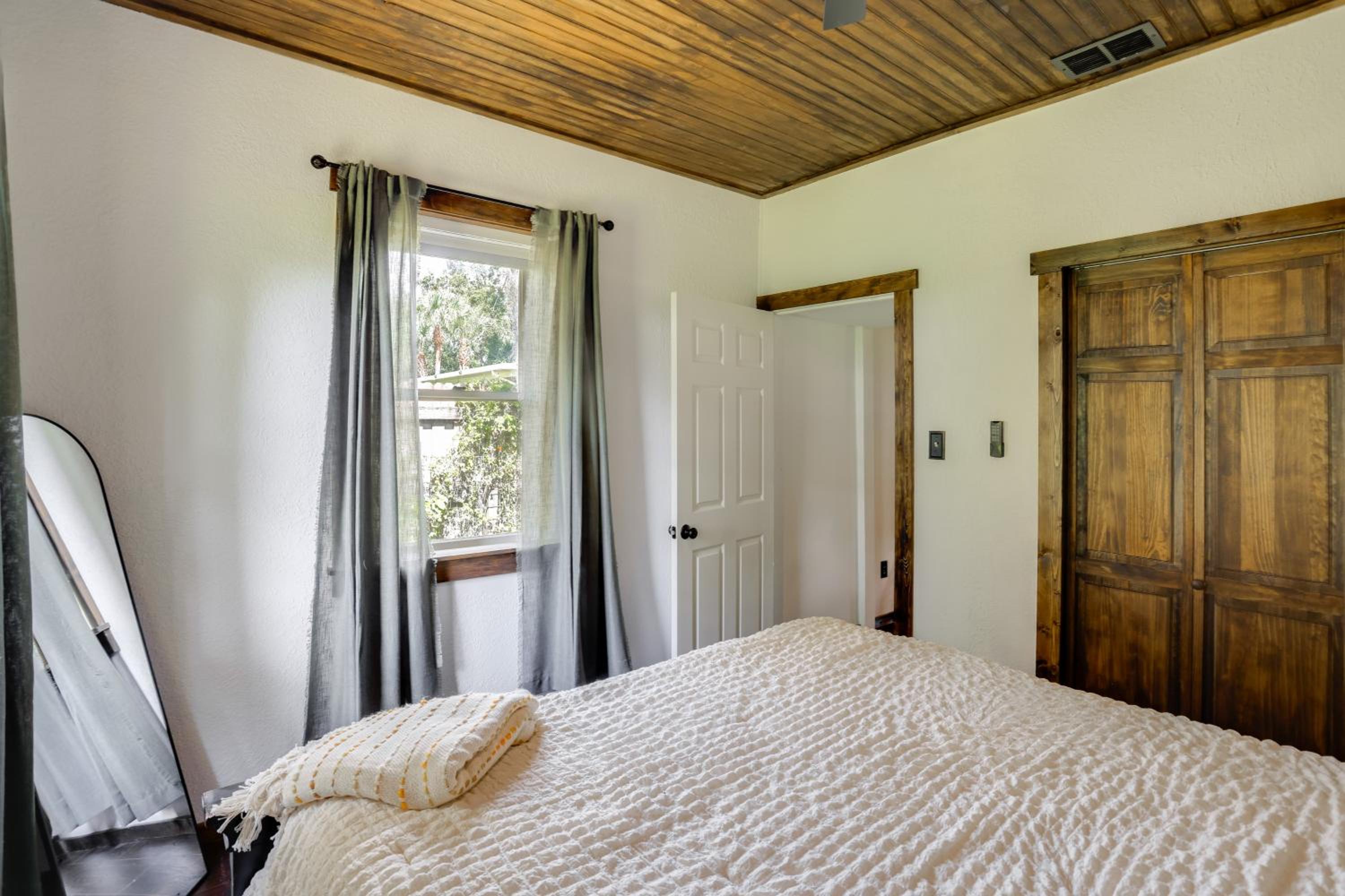 Less Than 1 Mi to Downtown Arcadia Tranquil Wooded Escape