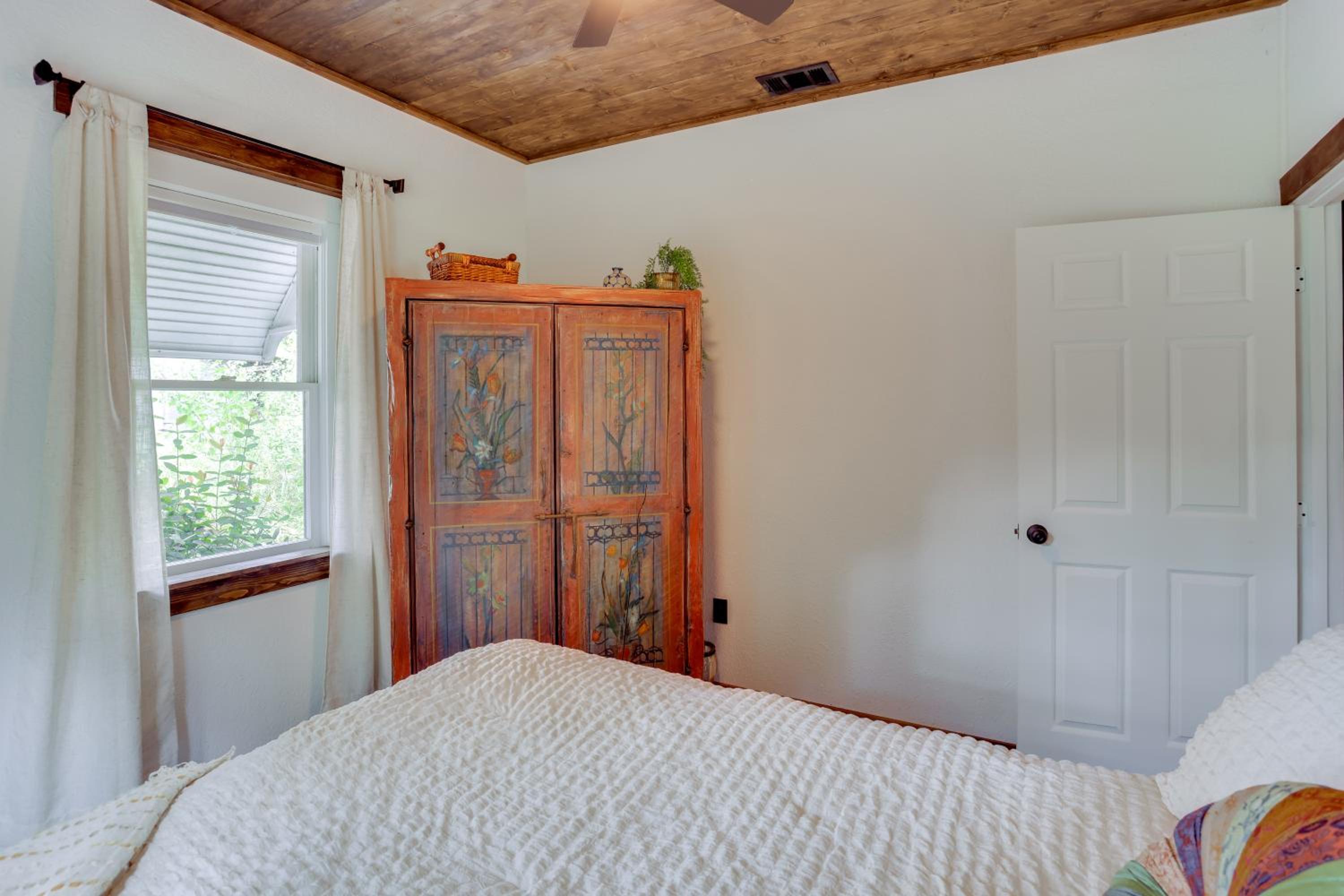 Less Than 1 Mi to Downtown Arcadia Tranquil Wooded Escape