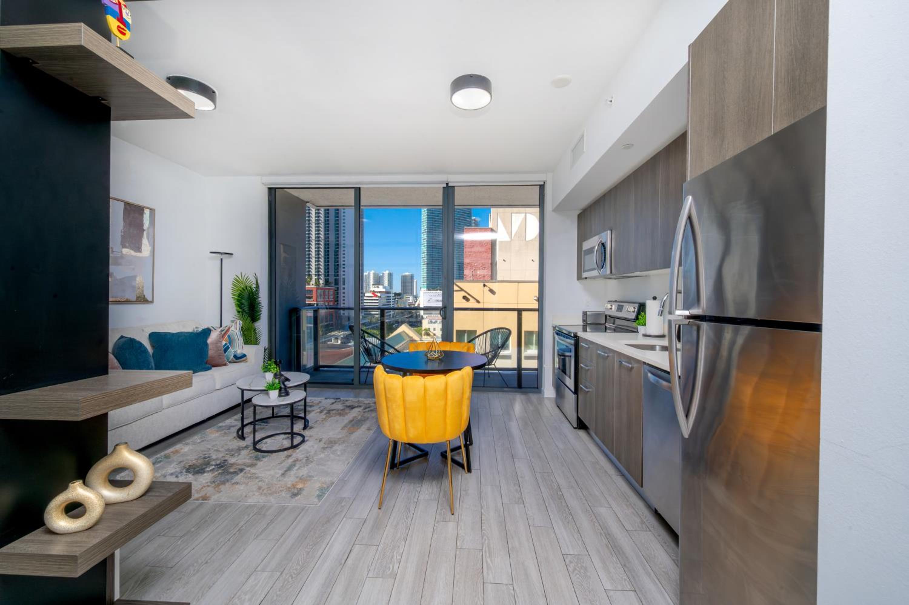 Brickell District Luxury Apartments - Bayfront Park - Free Parking - Gym & Rooftop Pool