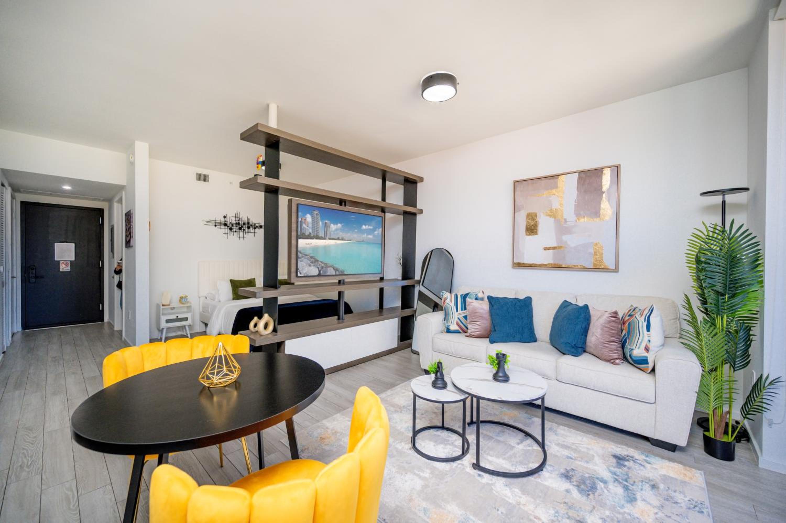 Brickell District Luxury Apartments - Bayfront Park - Free Parking - Gym & Rooftop Pool