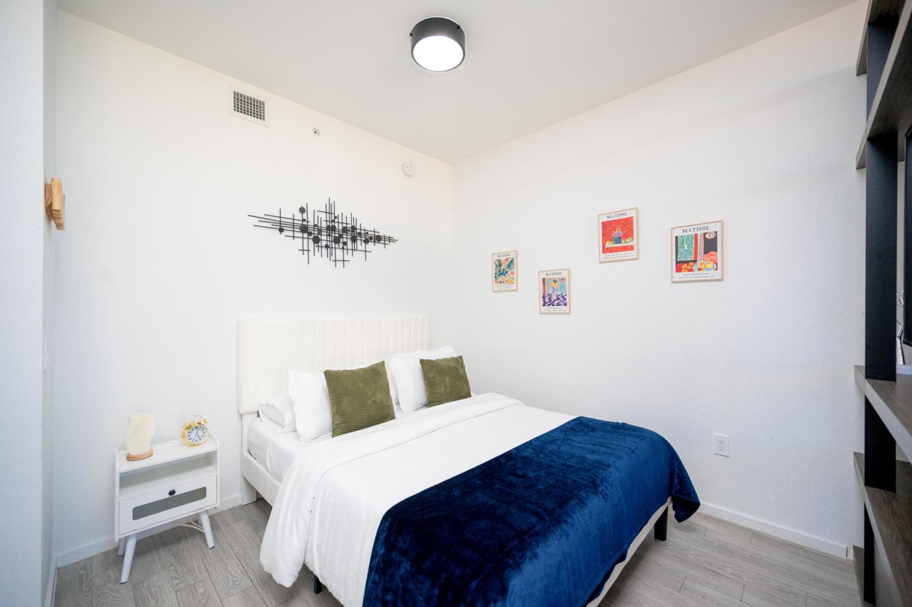 Brickell District Luxury Apartments - Bayfront Park - Free Parking - Gym & Rooftop Pool