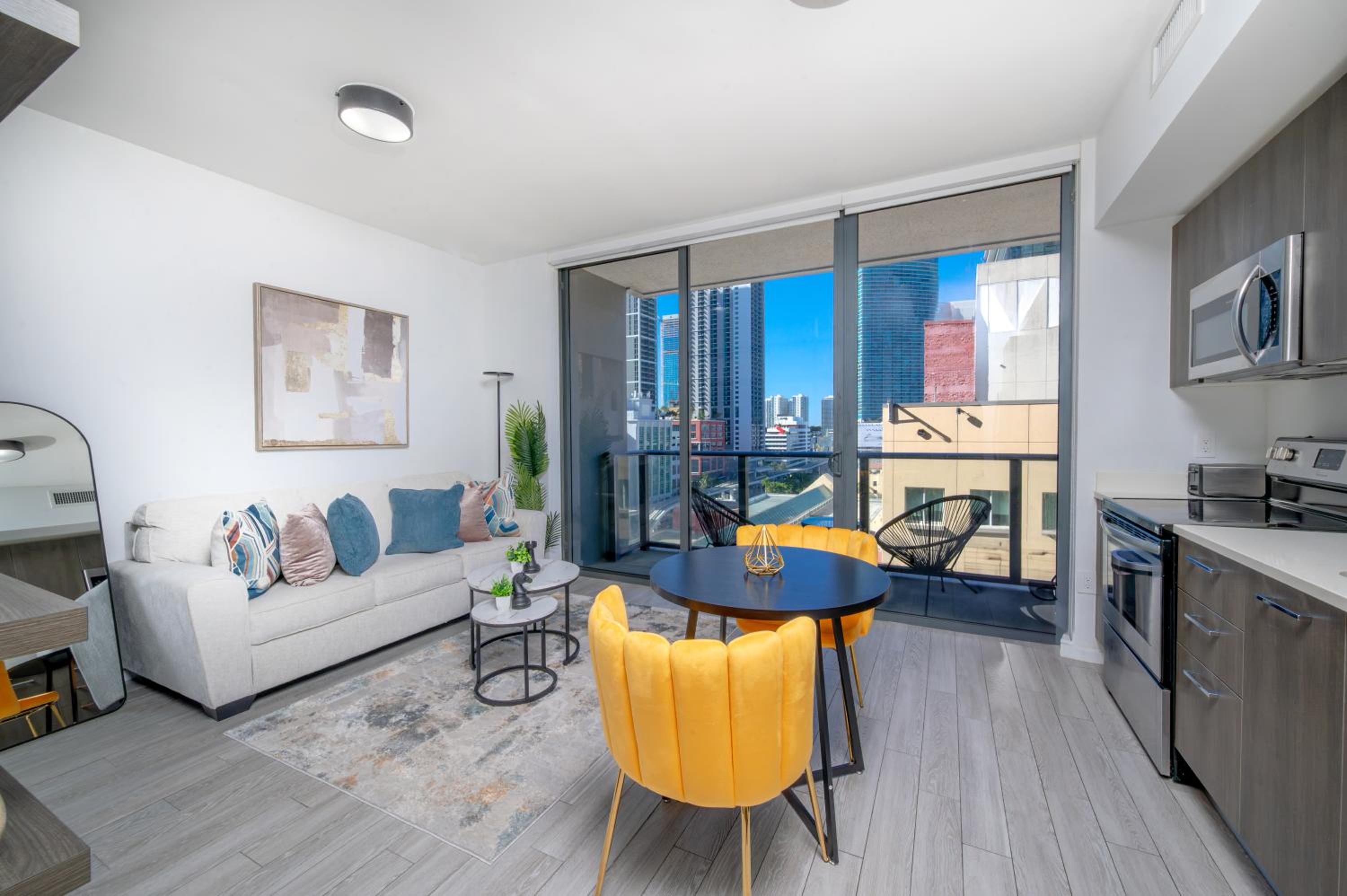 Brickell District Luxury Apartments - Bayfront Park - Free Parking - Gym & Rooftop Pool
