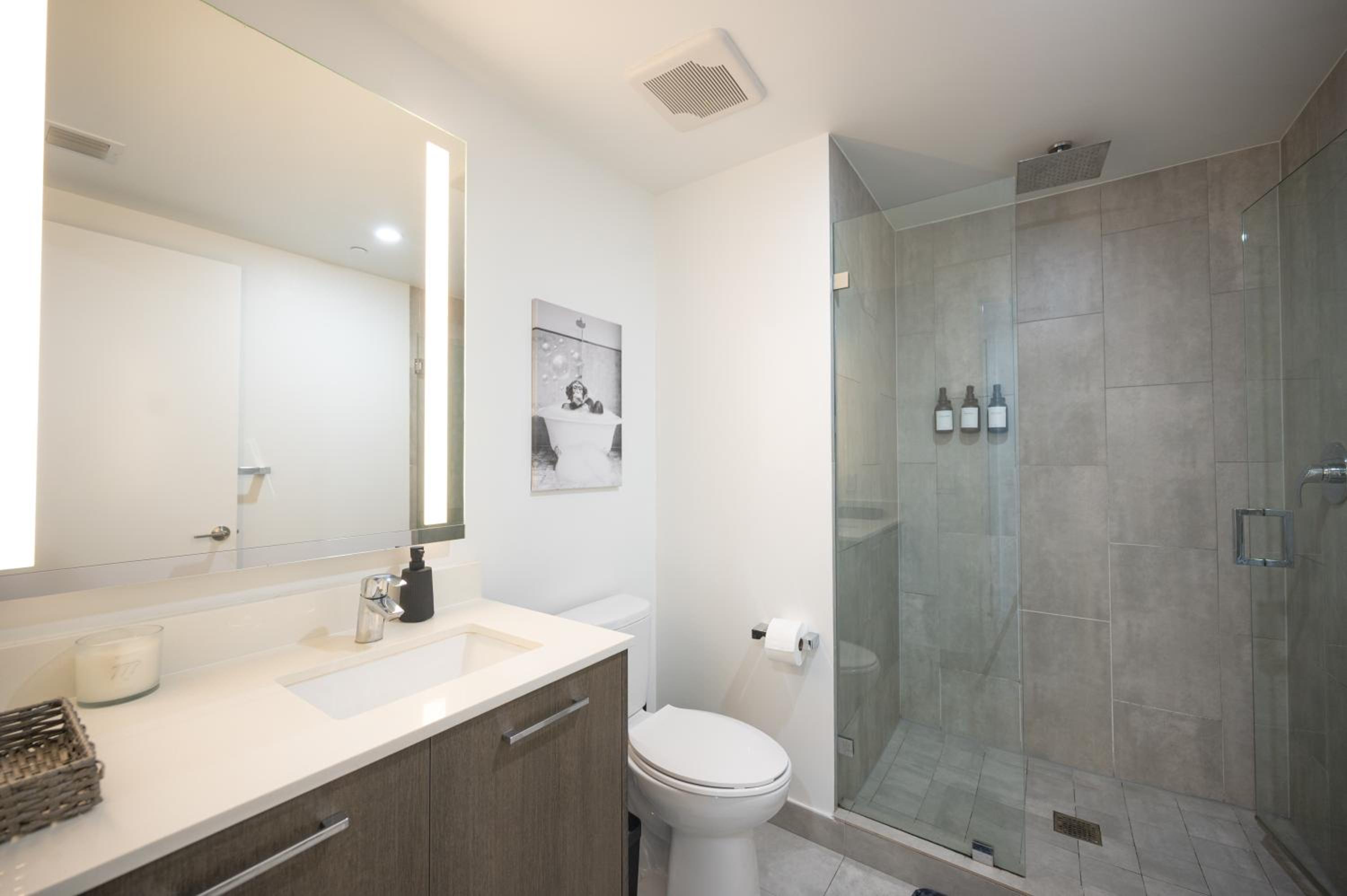 Brickell District Luxury Apartments - Bayfront Park - Free Parking - Gym & Rooftop Pool