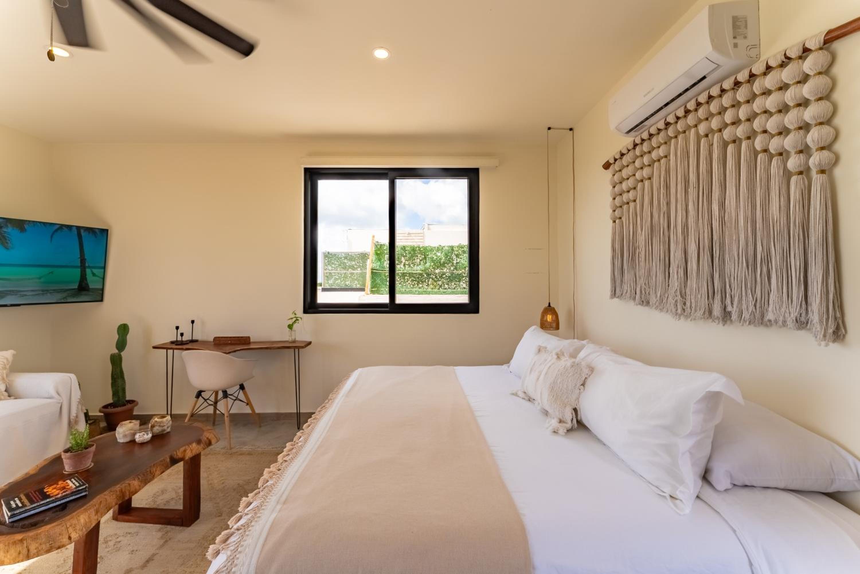 Private Jacuzzi, Starlink, Golf-View Terrace - Puerto Aventuras