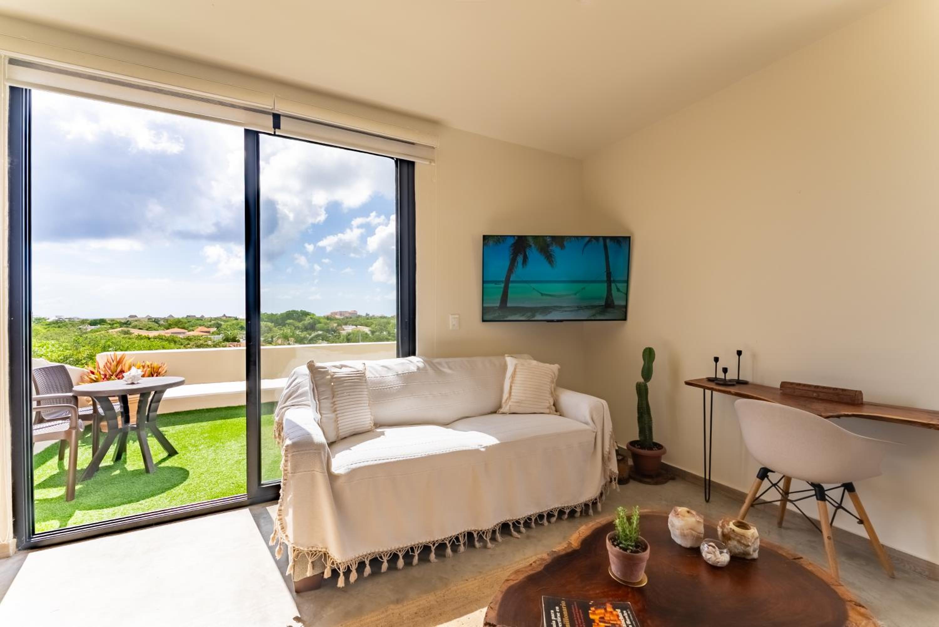Private Jacuzzi, Starlink, Golf-View Terrace - Puerto Aventuras