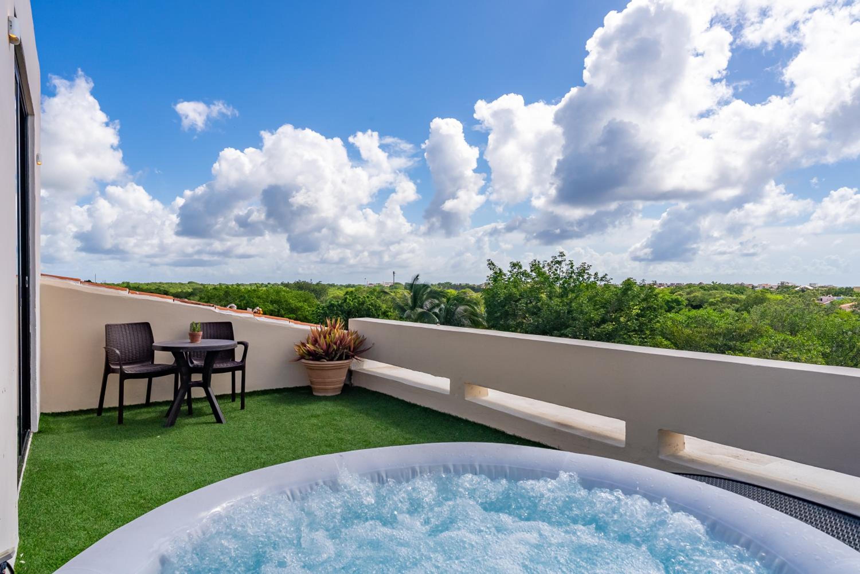 Private Jacuzzi, Starlink, Golf-View Terrace - Puerto Aventuras