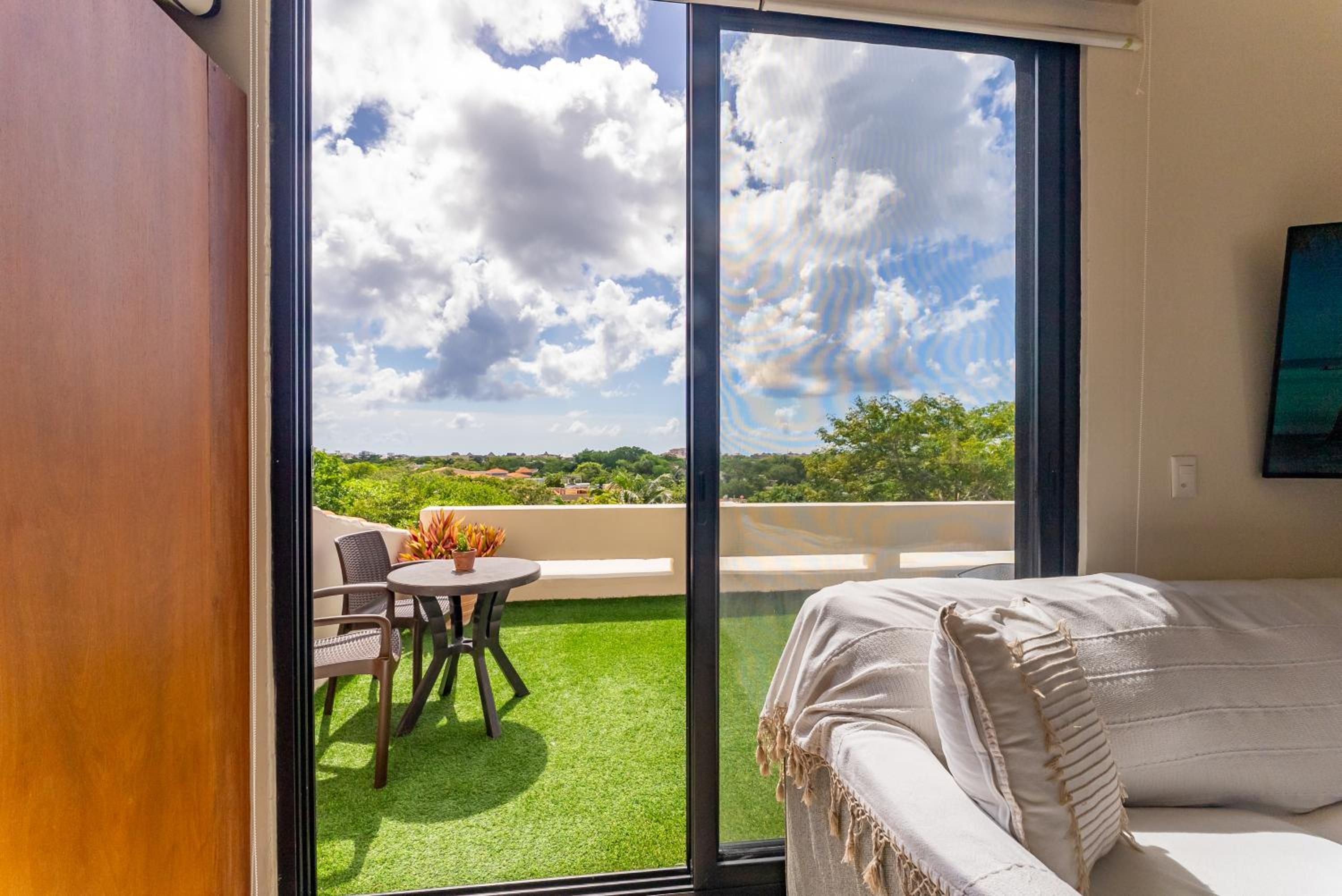 Private Jacuzzi, Starlink, Golf-View Terrace - Puerto Aventuras
