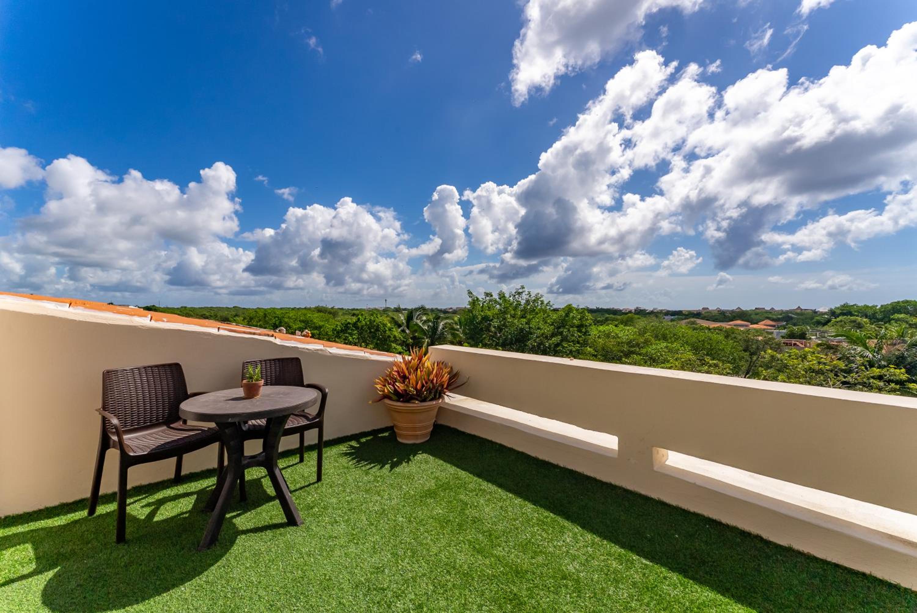 Private Jacuzzi, Starlink, Golf-View Terrace - Puerto Aventuras