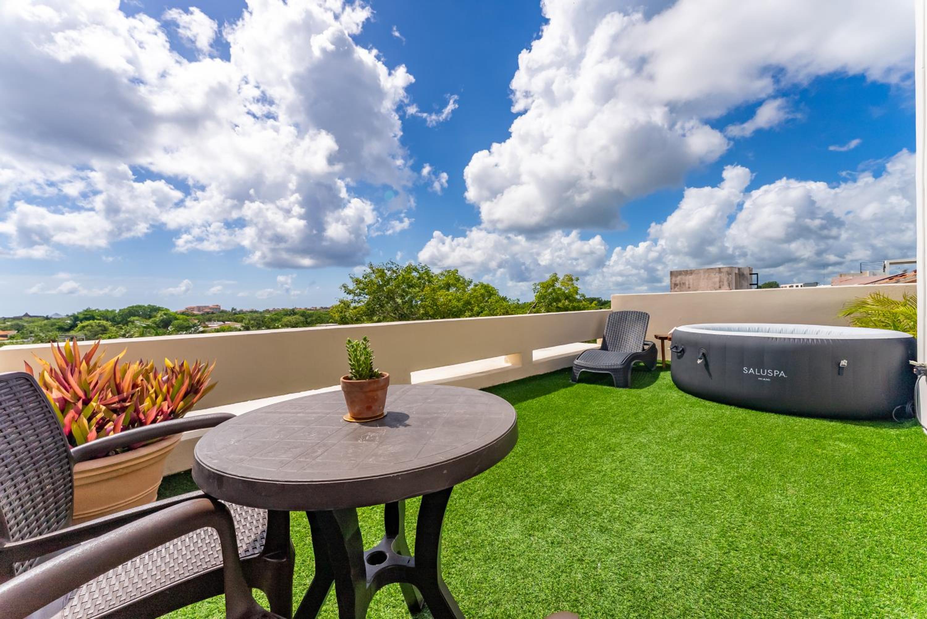Private Jacuzzi, Starlink, Golf-View Terrace - Puerto Aventuras