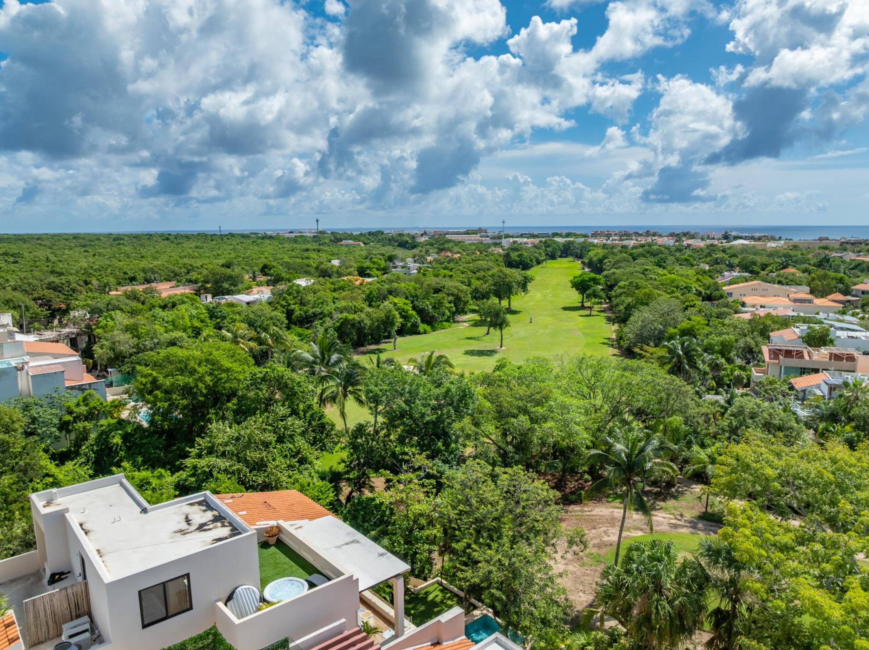 Private Jacuzzi, Starlink, Golf-View Terrace - Puerto Aventuras