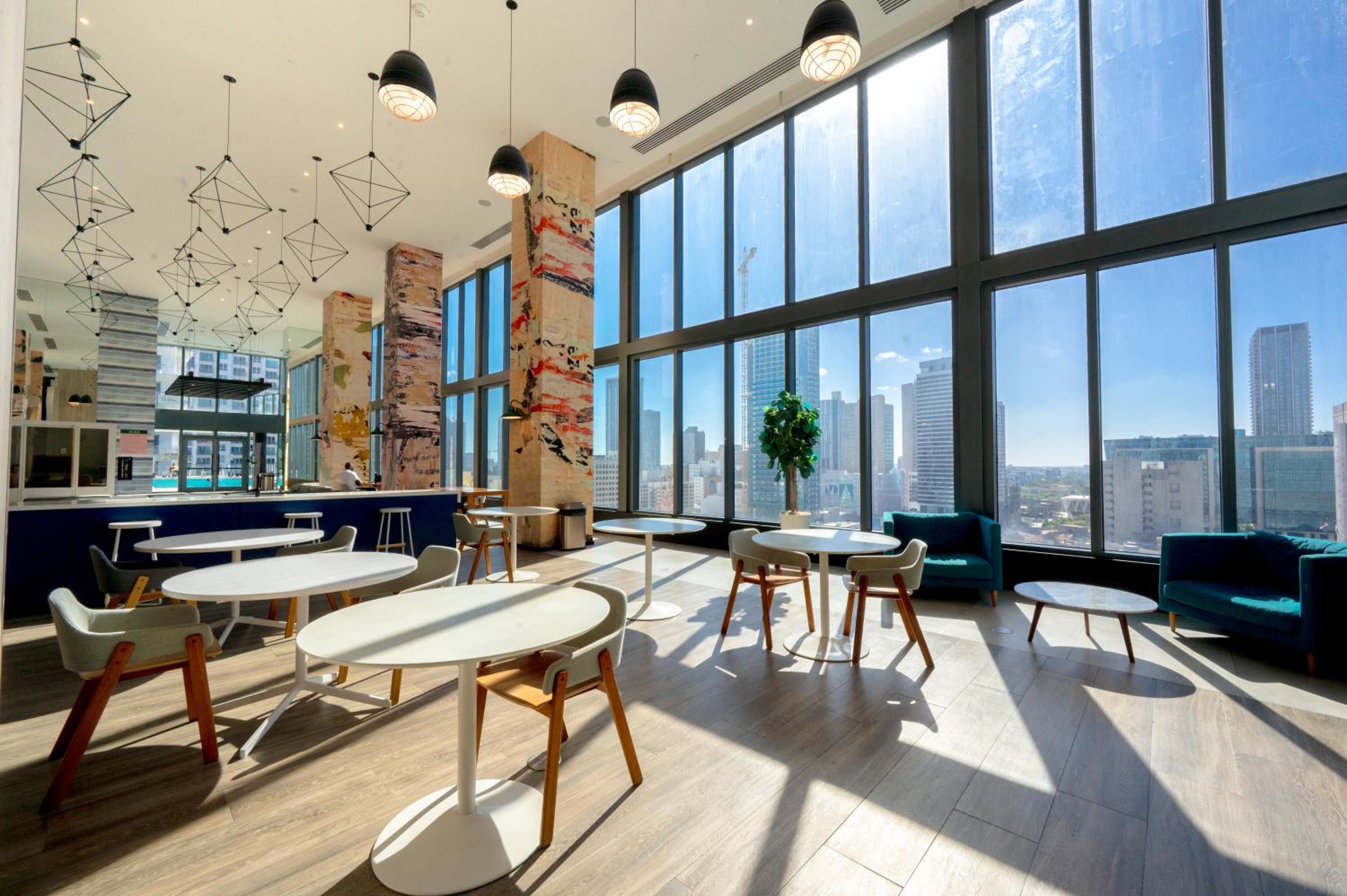 Brickell District Luxury Apartments - Bayfront Park - Free Parking - Gym & Rooftop Pool