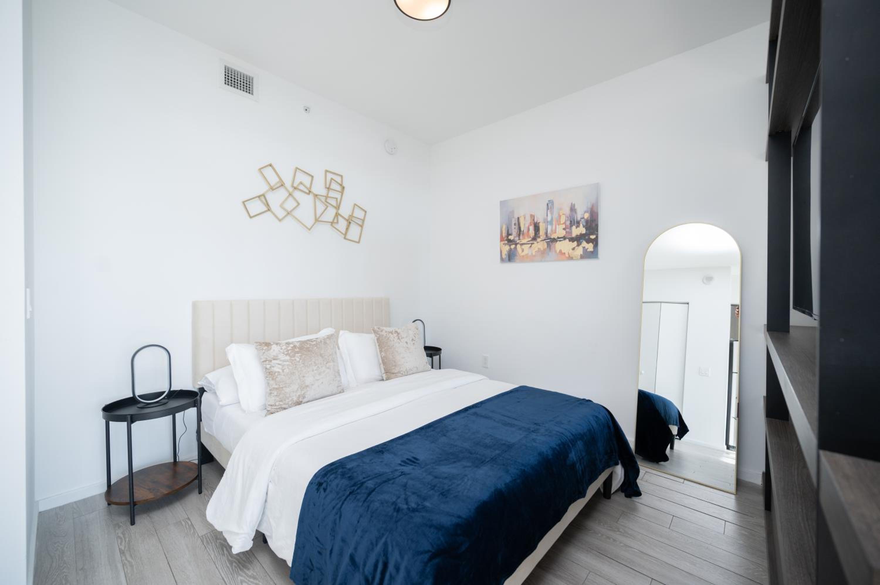 Brickell District Luxury Apartments - Bayfront Park - Free Parking - Gym & Rooftop Pool