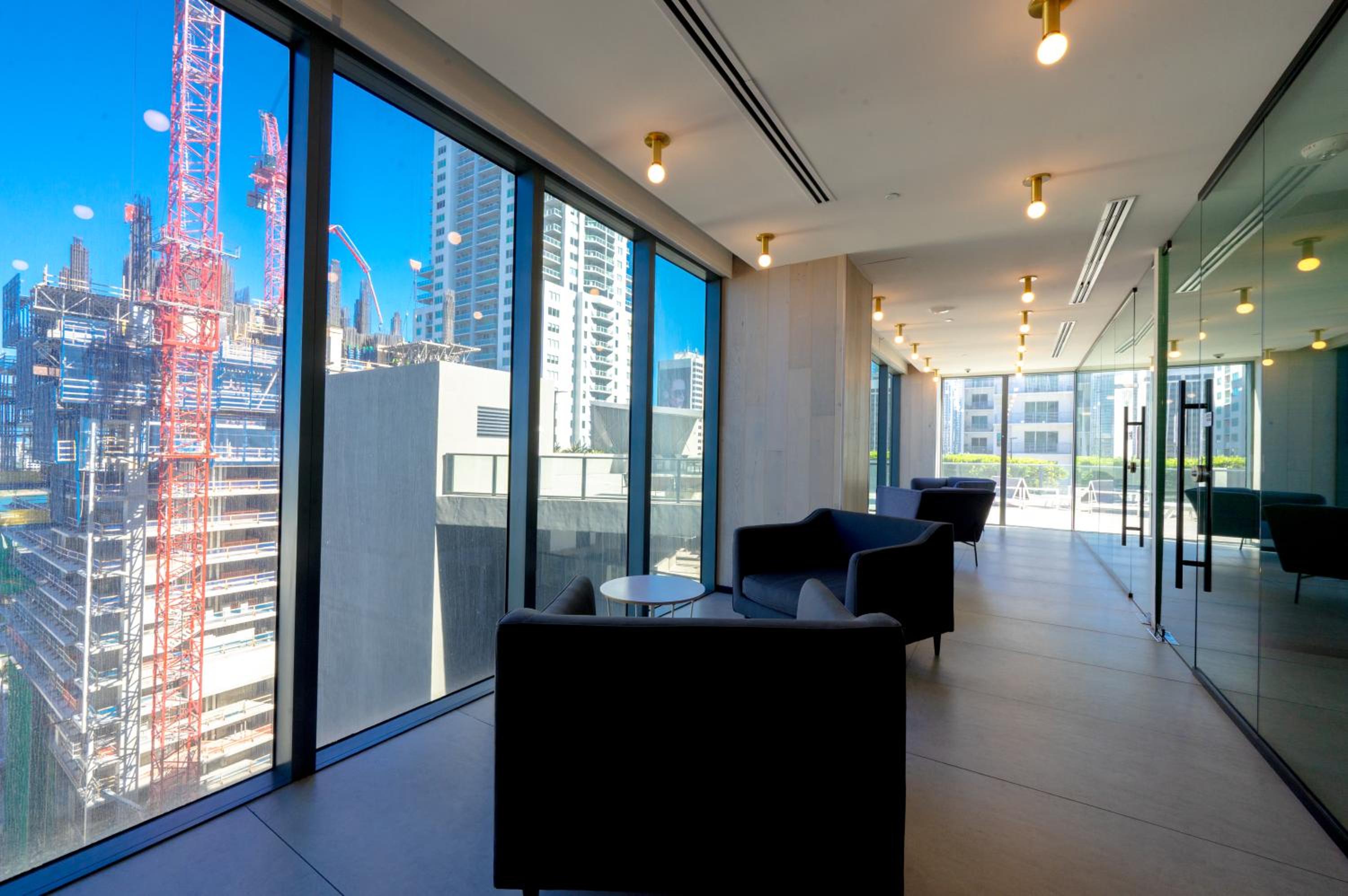 Brickell District Luxury Apartments - Bayfront Park - Free Parking - Gym & Rooftop Pool