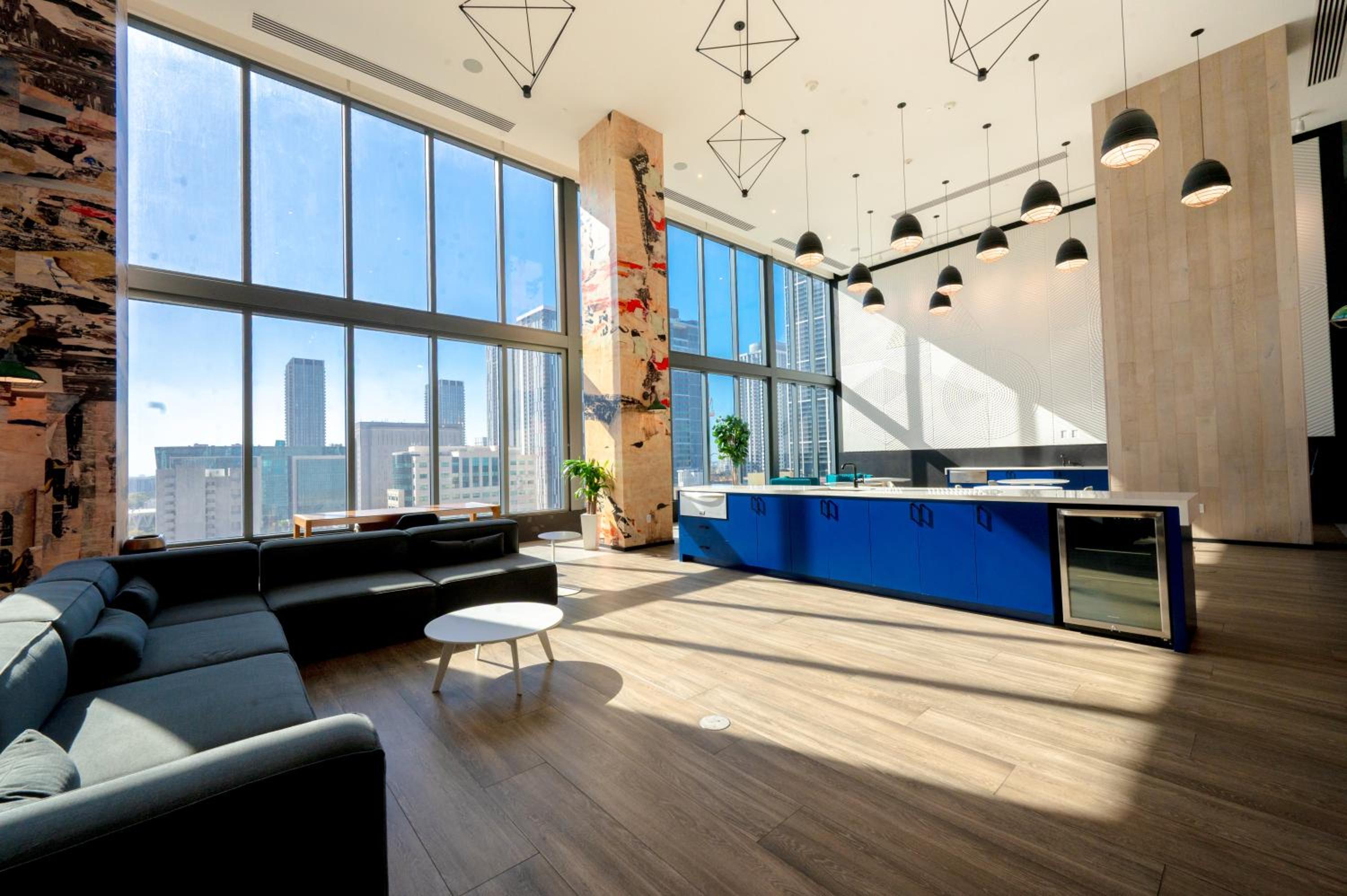 Brickell District Luxury Apartments - Bayfront Park - Free Parking - Gym & Rooftop Pool