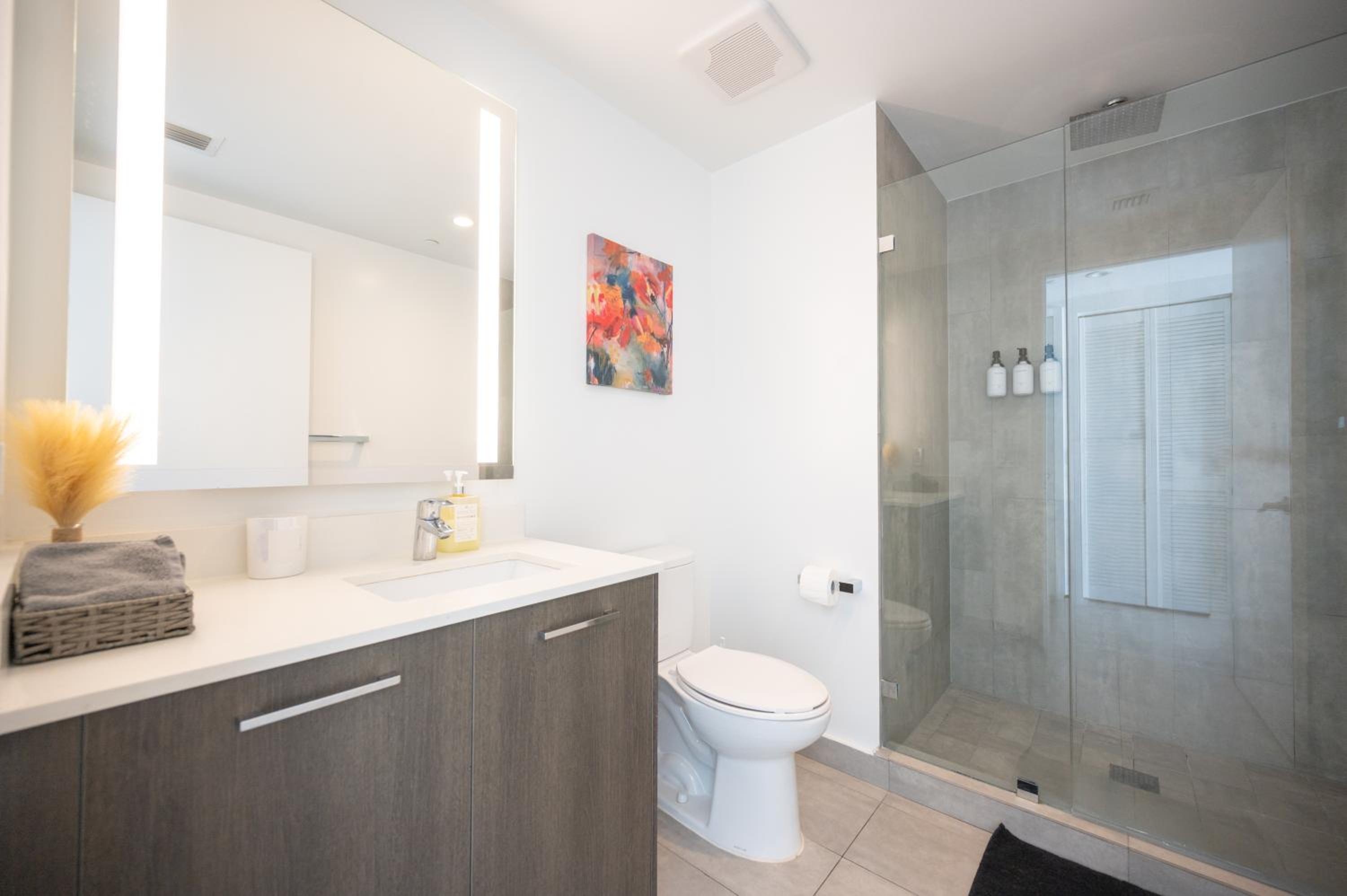 Brickell District Luxury Apartments - Bayfront Park - Free Parking - Gym & Rooftop Pool