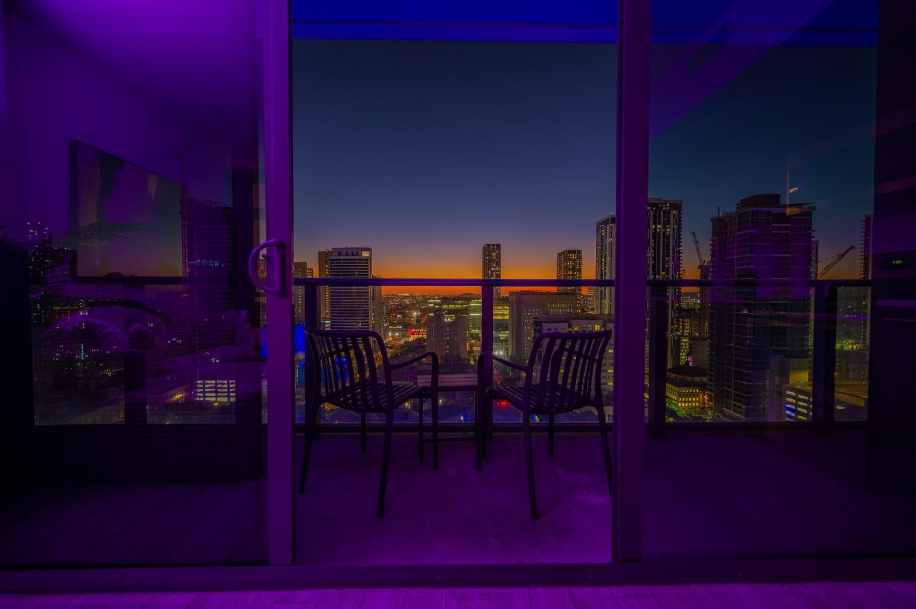 Brickell District Luxury Apartments - Bayfront Park - Free Parking - Gym & Rooftop Pool