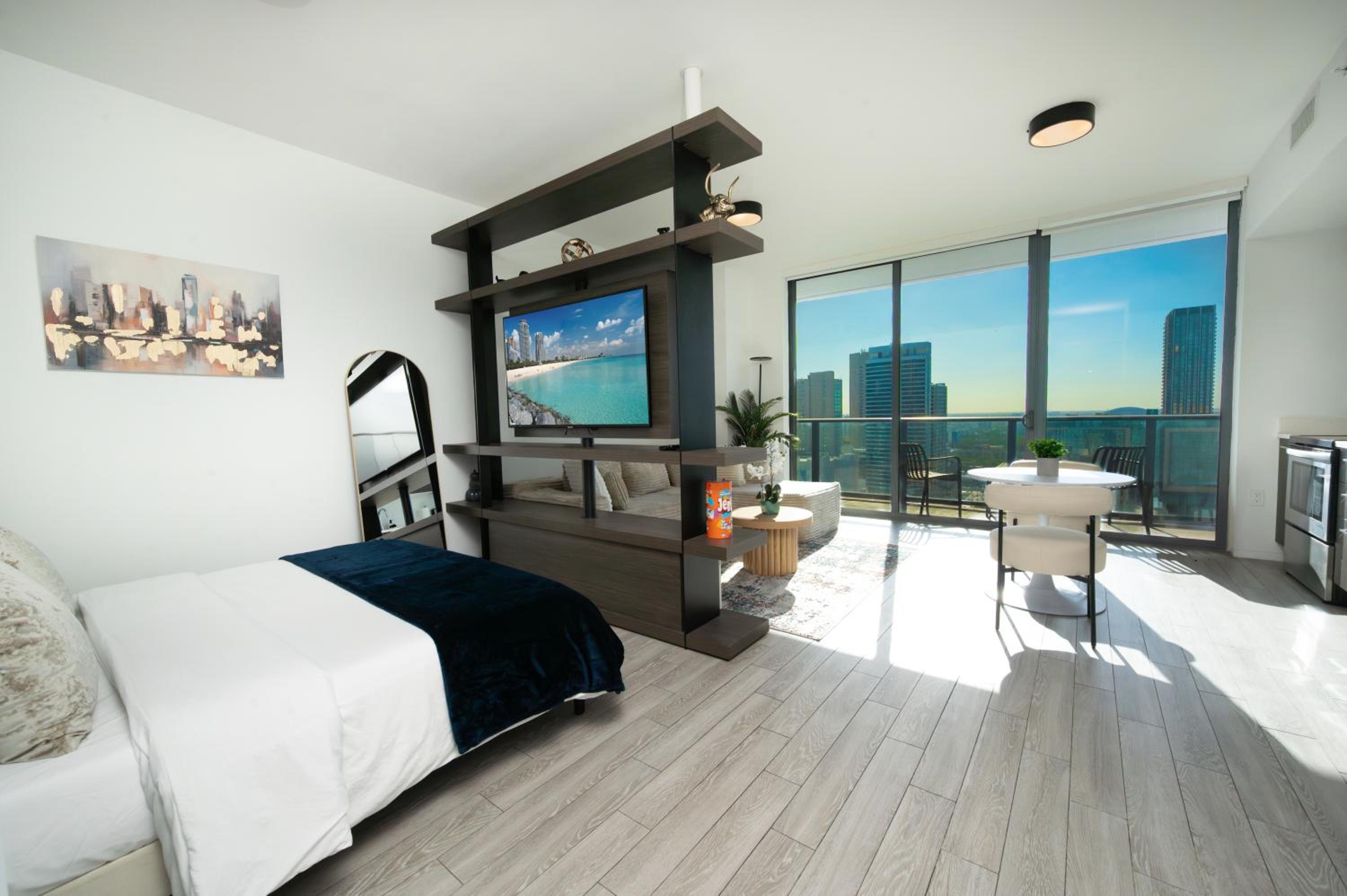 Brickell District Luxury Apartments - Bayfront Park - Free Parking - Gym & Rooftop Pool