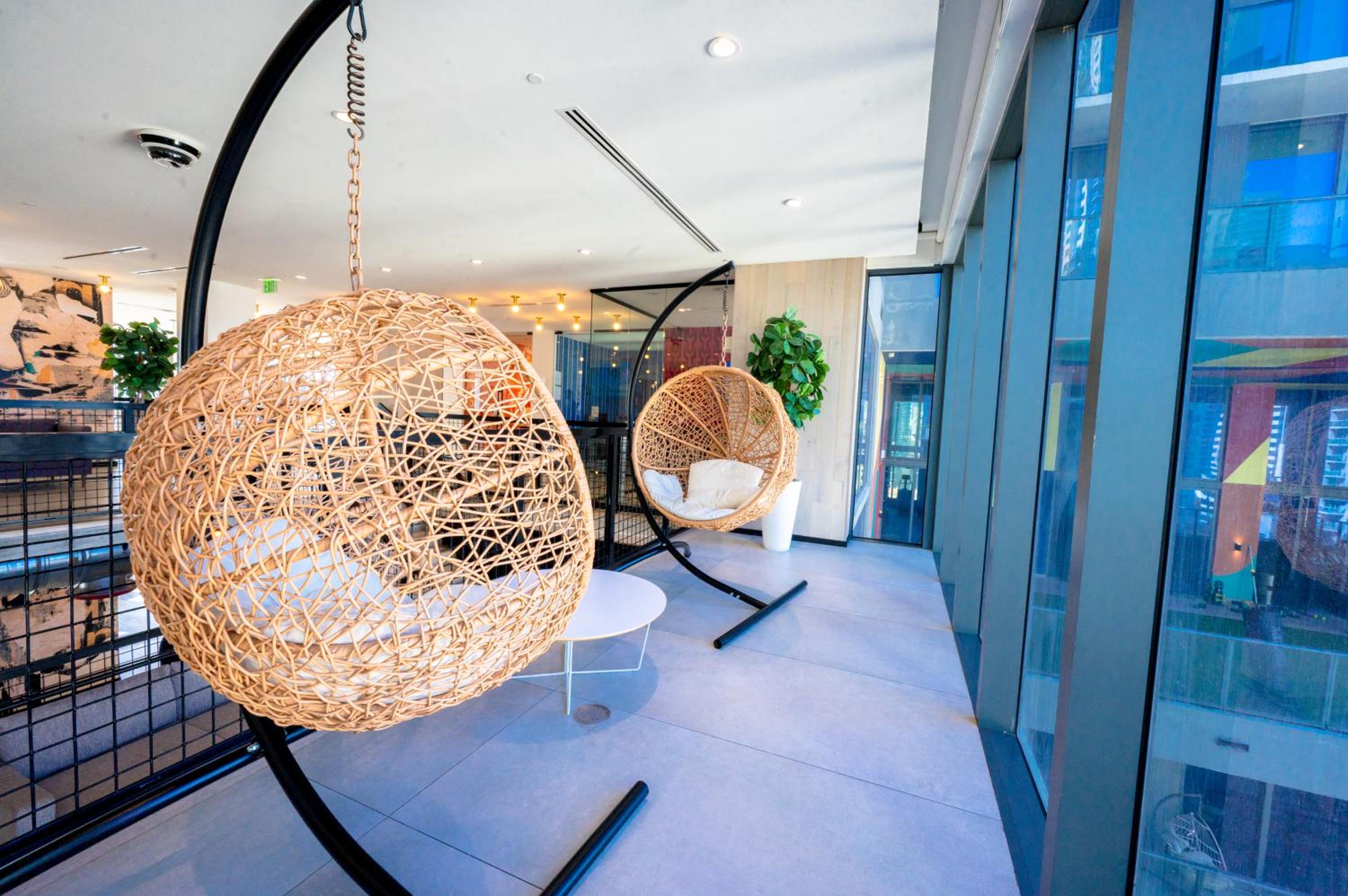 Brickell District Luxury Apartments - Bayfront Park - Free Parking - Gym & Rooftop Pool