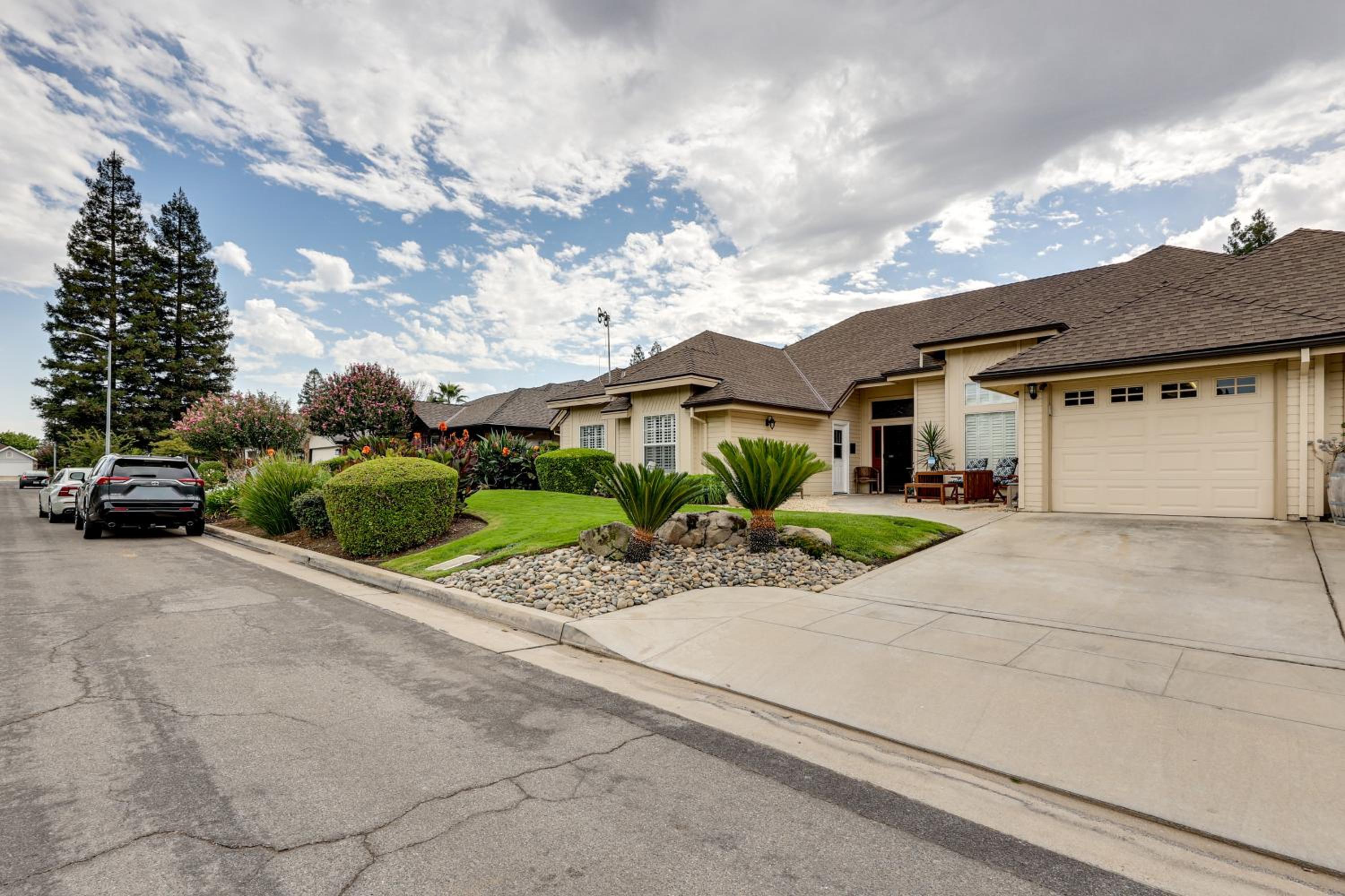 Golf, Hike, Explore Apt 9 Mi to Dtwn Fresno!