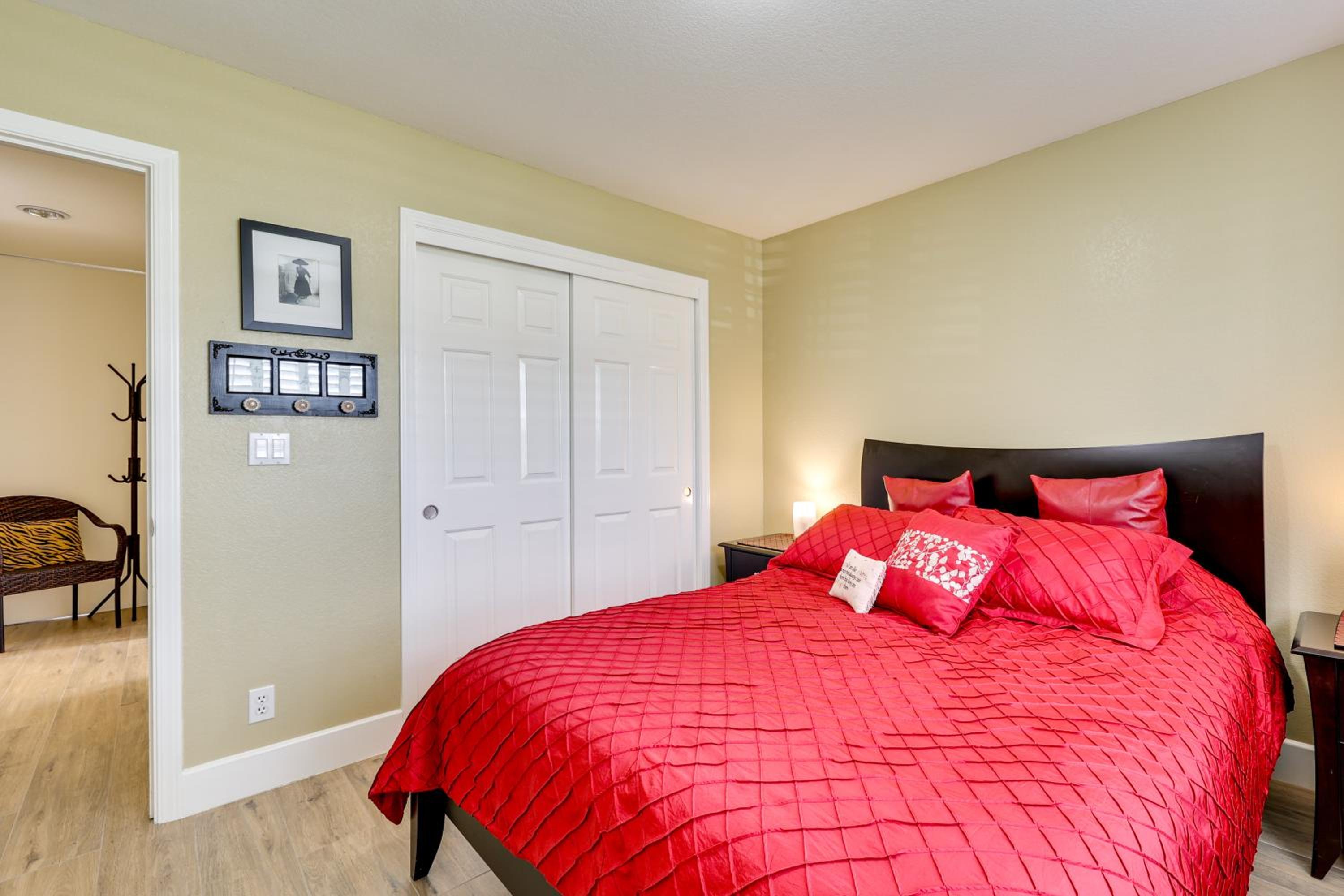 Golf, Hike, Explore Apt 9 Mi to Dtwn Fresno!