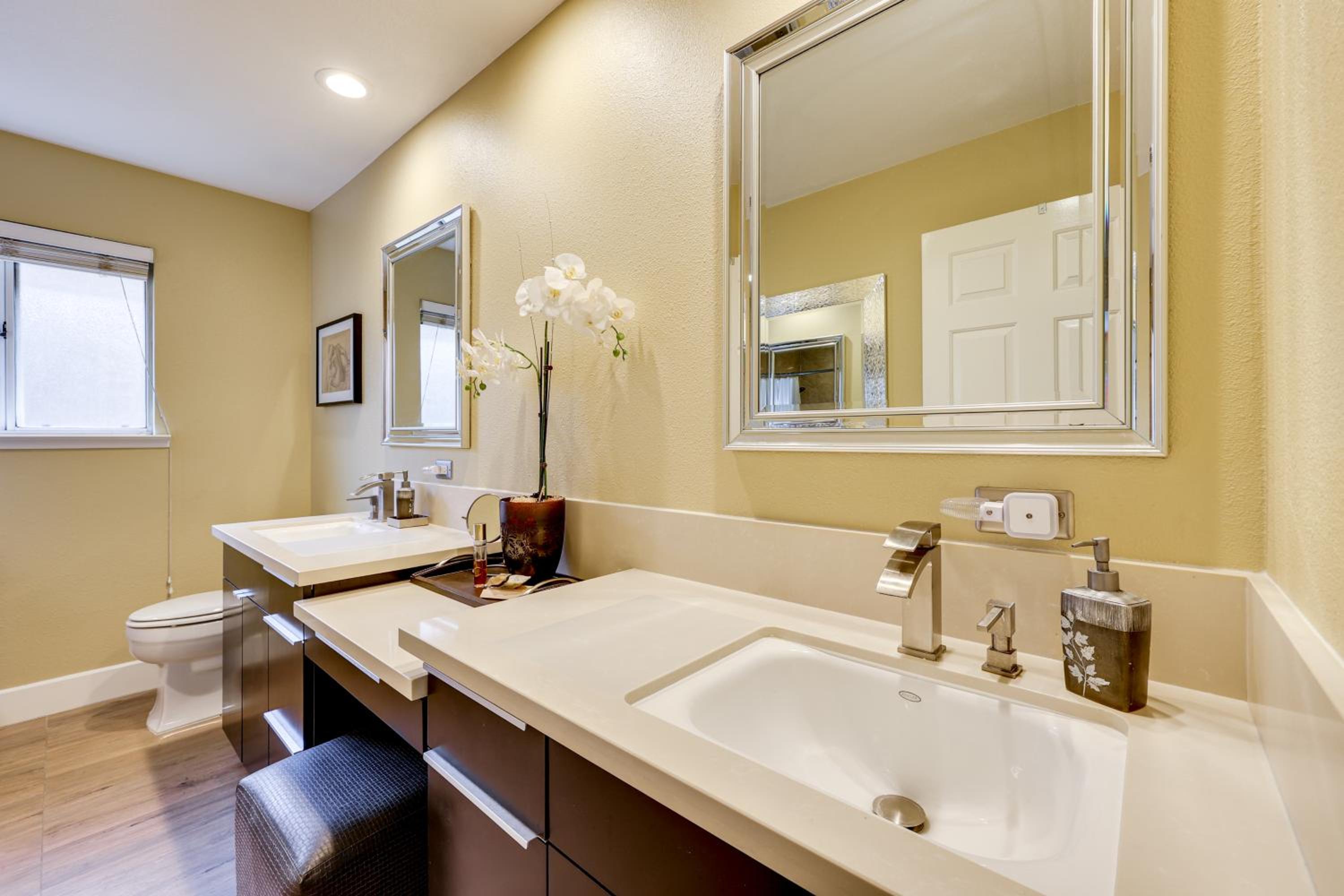 Golf, Hike, Explore Apt 9 Mi to Dtwn Fresno!