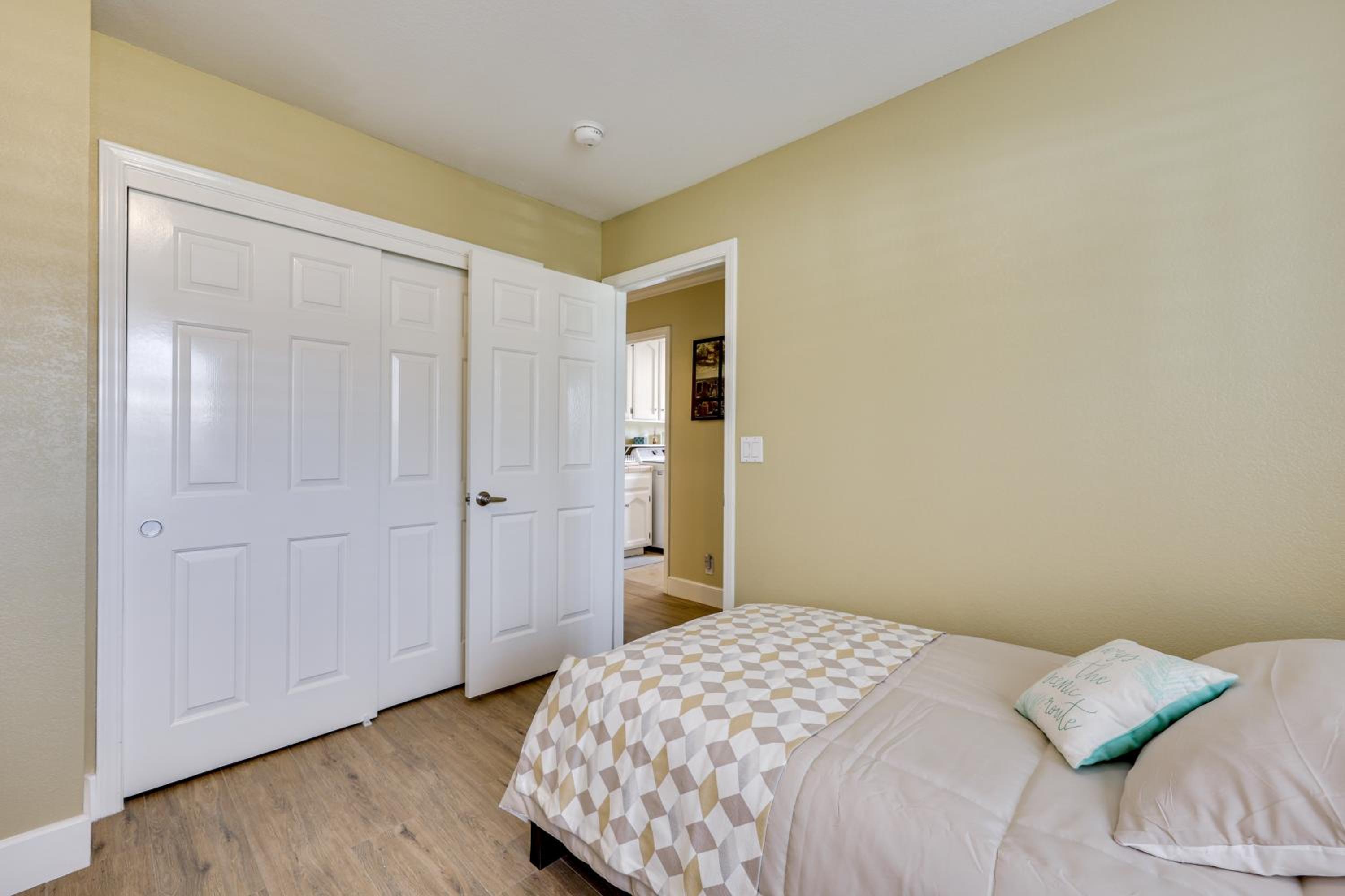 Golf, Hike, Explore Apt 9 Mi to Dtwn Fresno!