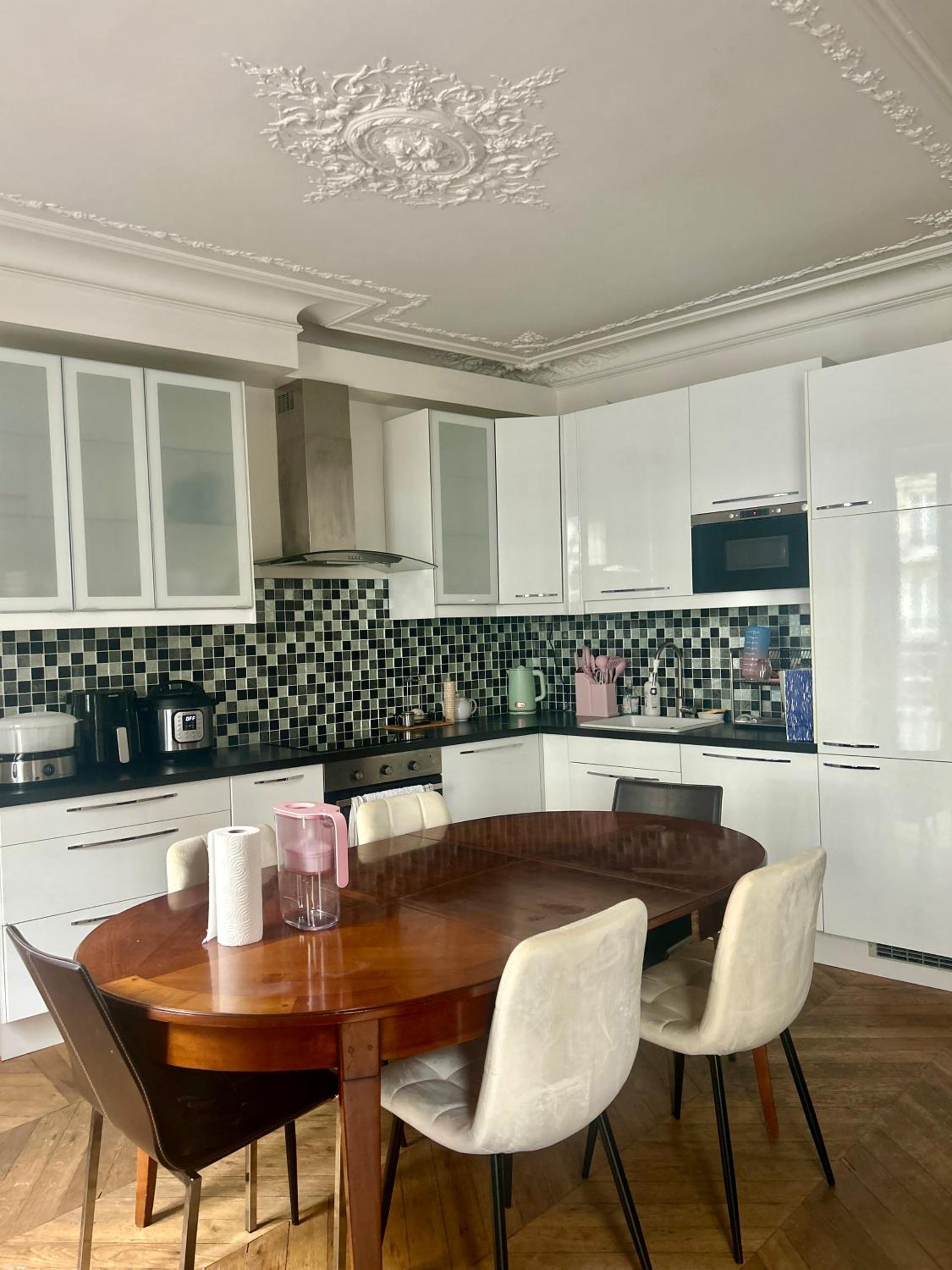 Comfort Parisian Room and Sofa Bed 1 min to Metro M4 & T3A