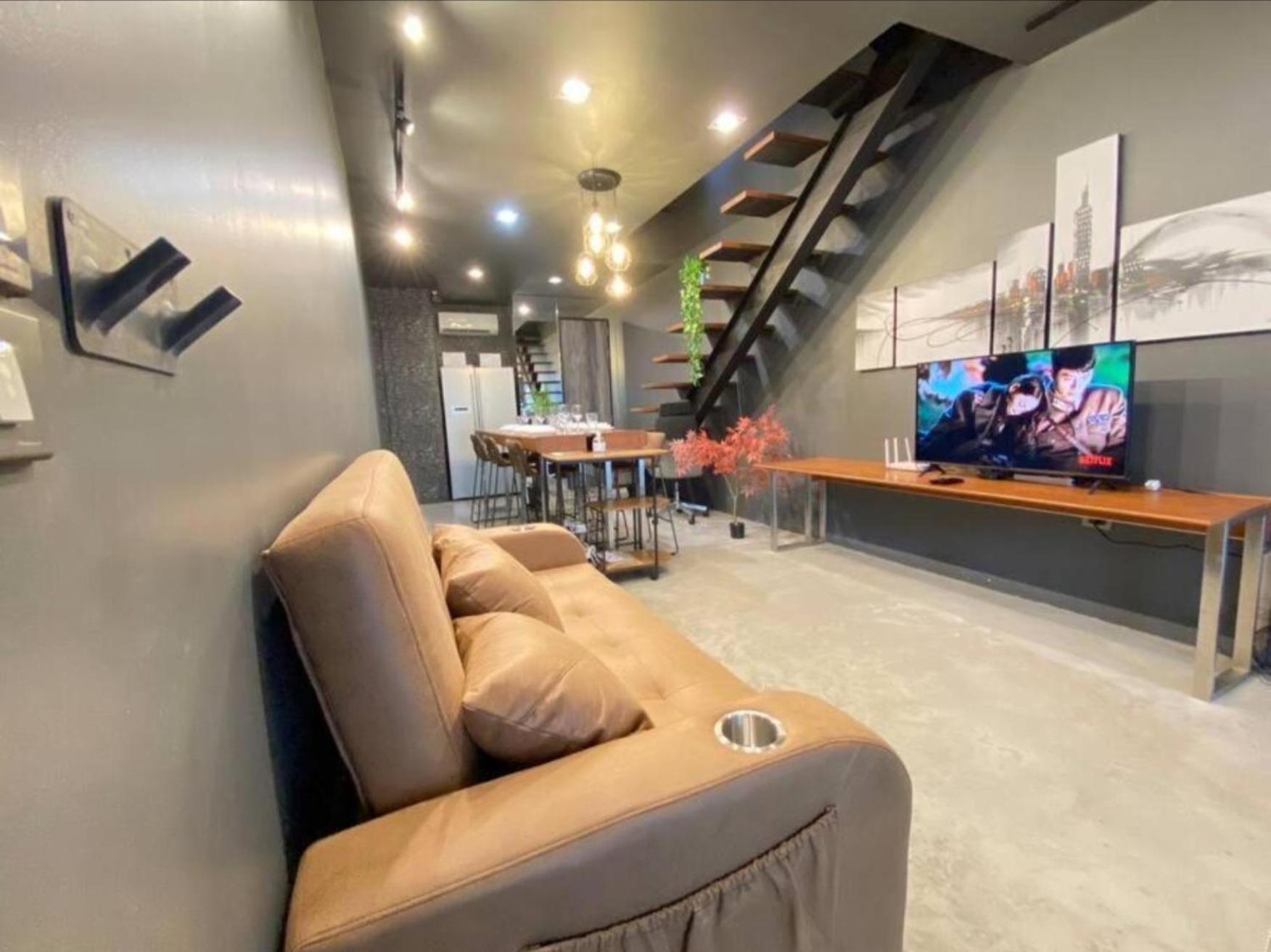SelfCheckIn TownHome in Charoen Nakhorn 60 near BTS Iconsiam Asiatique and Chaophraya River Maximum 4 Guests