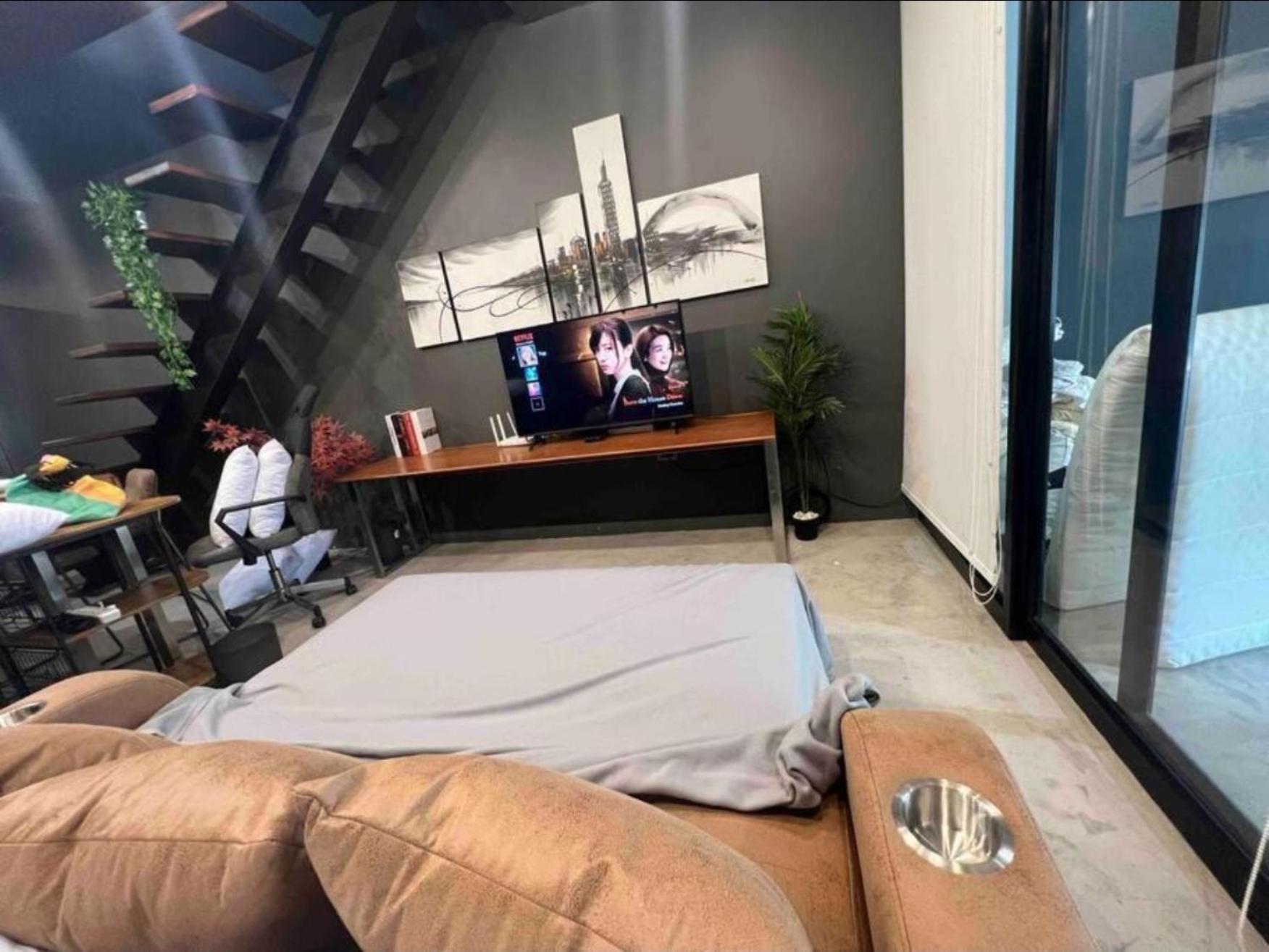 SelfCheckIn TownHome in Charoen Nakhorn 60 near BTS Iconsiam Asiatique and Chaophraya River Maximum 4 Guests