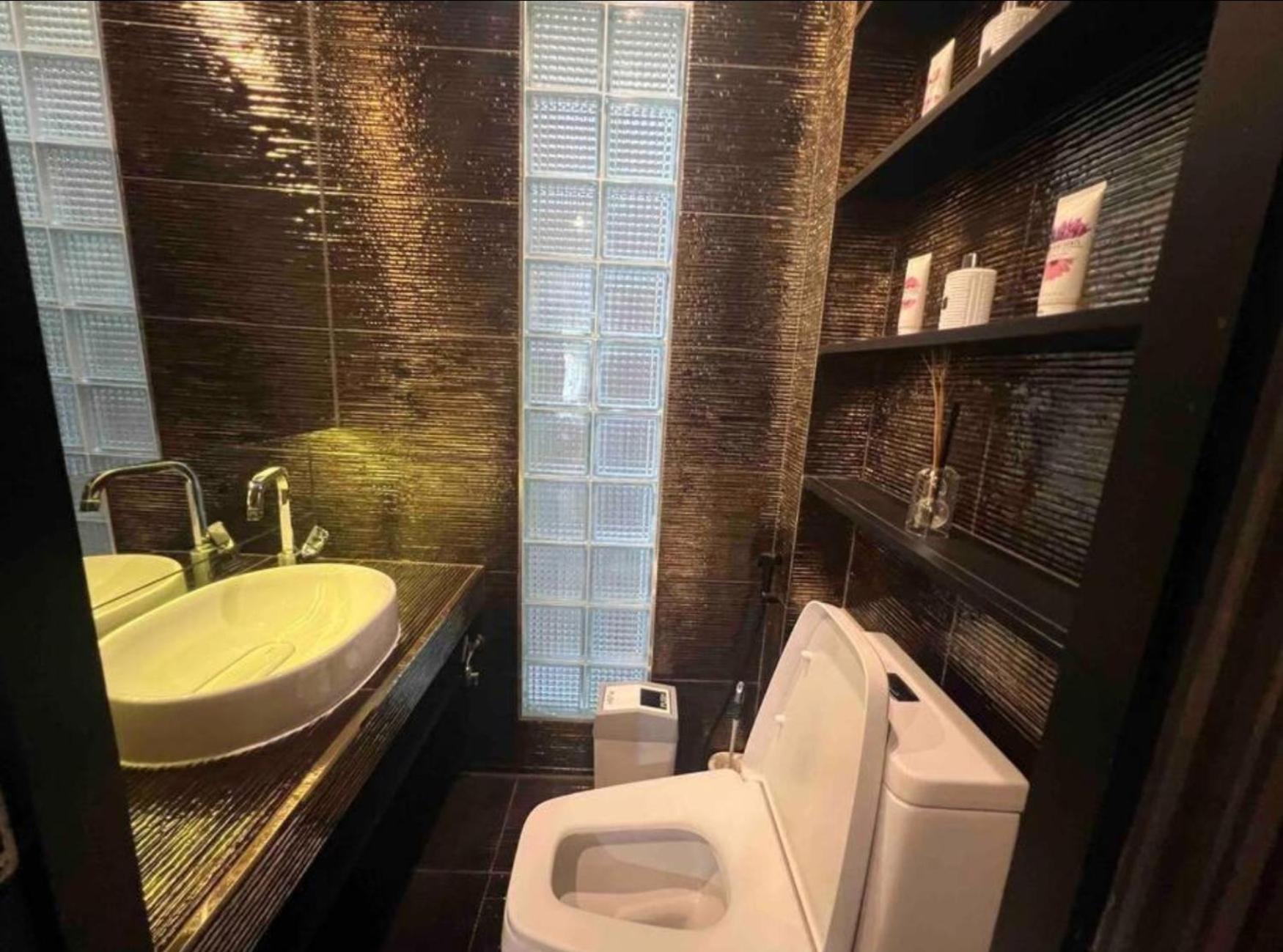 SelfCheckIn TownHome in Charoen Nakhorn 60 near BTS Iconsiam Asiatique and Chaophraya River Maximum 4 Guests