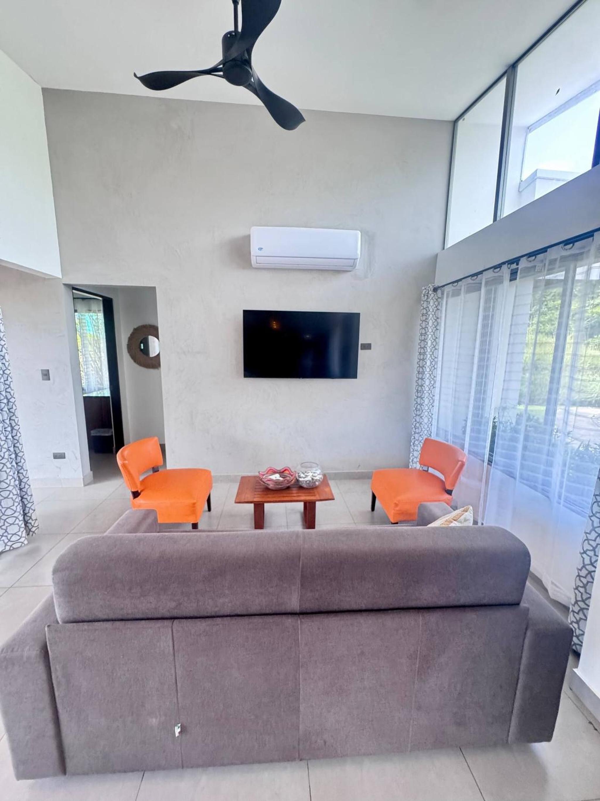 Casa Bella 3 Bdrm House w Pool in Gated Community