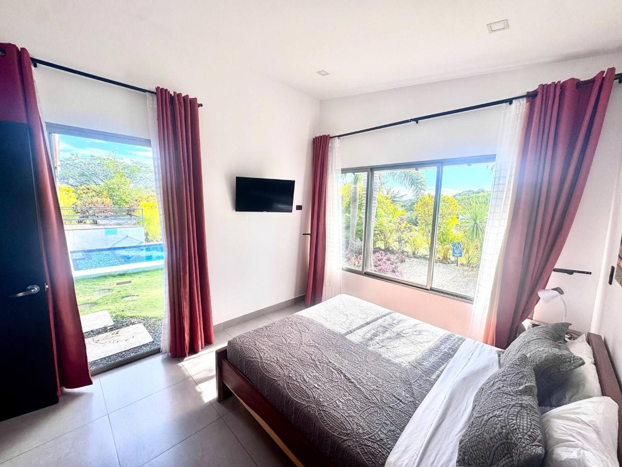 Casa Bella 3 Bdrm House w Pool in Gated Community