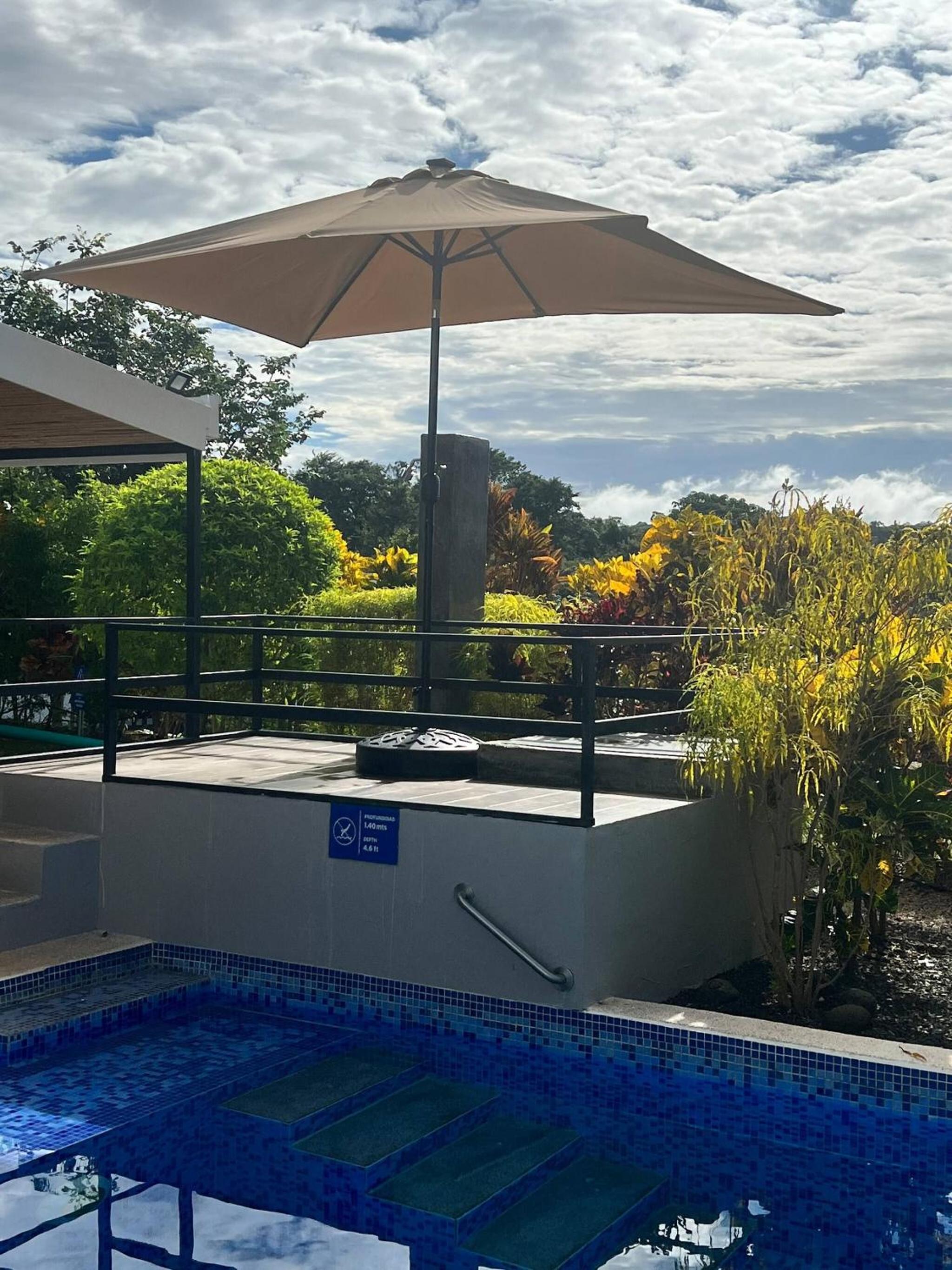 Casa Bella 3 Bdrm House w Pool in Gated Community