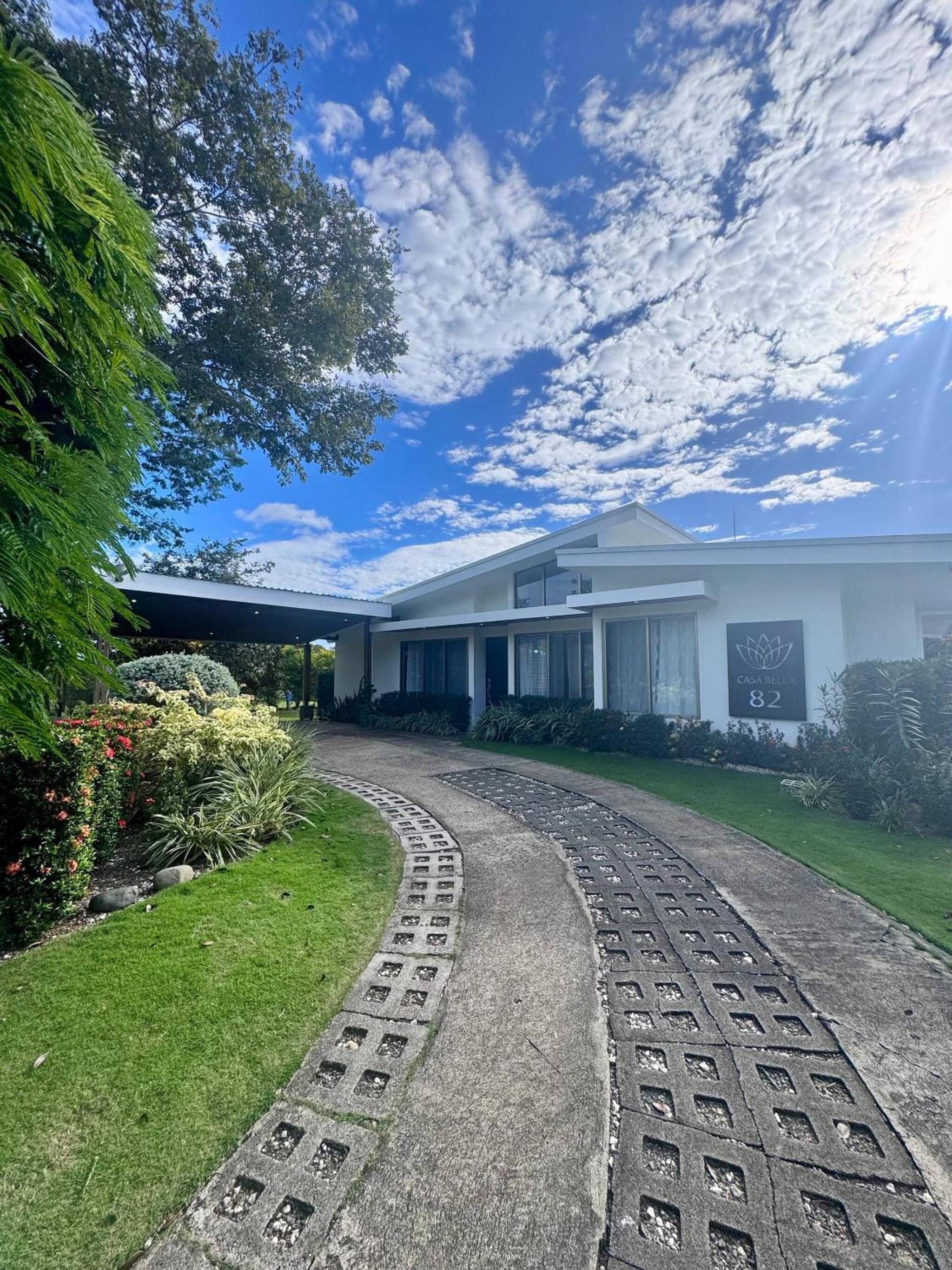 Casa Bella 3 Bdrm House w Pool in Gated Community
